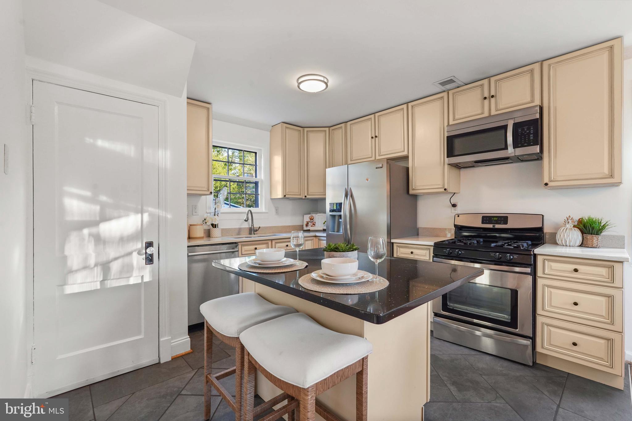 WOODSIDE - Residential