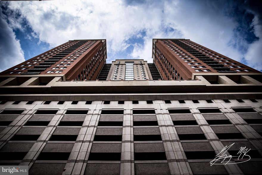 Luxury Inner Harbor Living! 1 Bed / 1 Bath high floor unit w/foyer, Maple kitchen w/granite & Stainless. Gas FP.Open Living/Dining space w hardwd floors. Stunning city views from balcony. En-suite bedroom w/bath & stack W/D.  24HR Security, 1 car garage parking, pool, fitness & Clubrms. U of MD Hospital & Harbor East! Convenient to interstates and transportation. 1 MONTH FREE RENT!