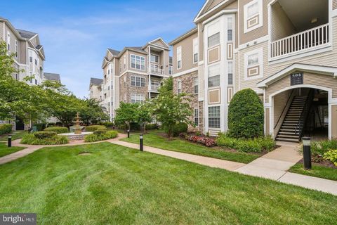 Photo of 504 Sunset View Terrace SE #301, LEESBURG, VA 20175 (MLS # VALO2125588)