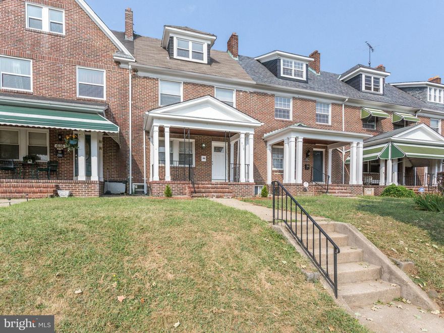 Beautifully Renovated Huge Townhome with over 1800sf of finished space on 4 floors!!! It features 4 bedrooms, 2 1/2 baths, a gourmet kitchen with Stainless Steel appliances and granite countertops. Gorgeous, new hardwood floors on main level. Master suite has its own private bath. All new baths with ceramic tiles, Basement Rec Room, Garage .... Priced to sell!