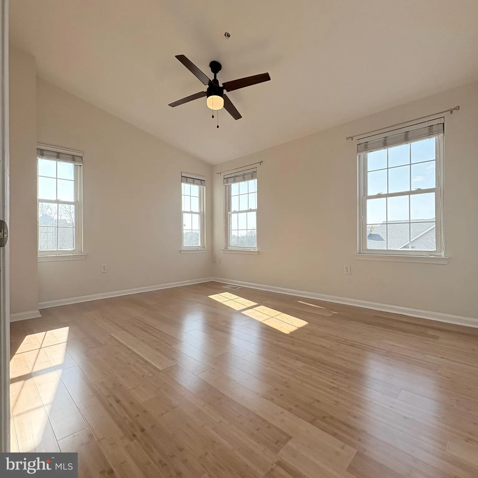 Fairfax, Virginia 22033, United States, 3 Bedrooms Bedrooms, ,3 BathroomsBathrooms,Residential,Pending,6538