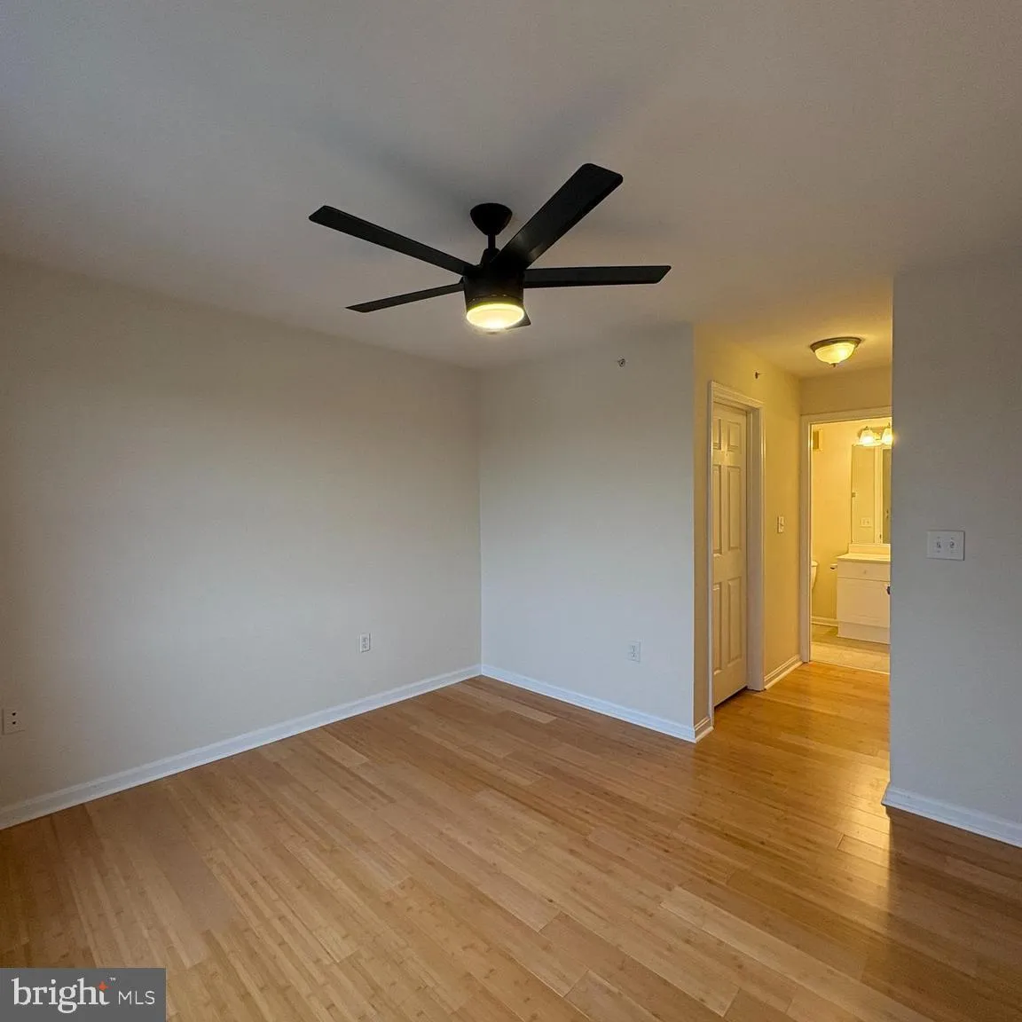 Fairfax, Virginia 22033, United States, 3 Bedrooms Bedrooms, ,3 BathroomsBathrooms,Residential,Pending,6538