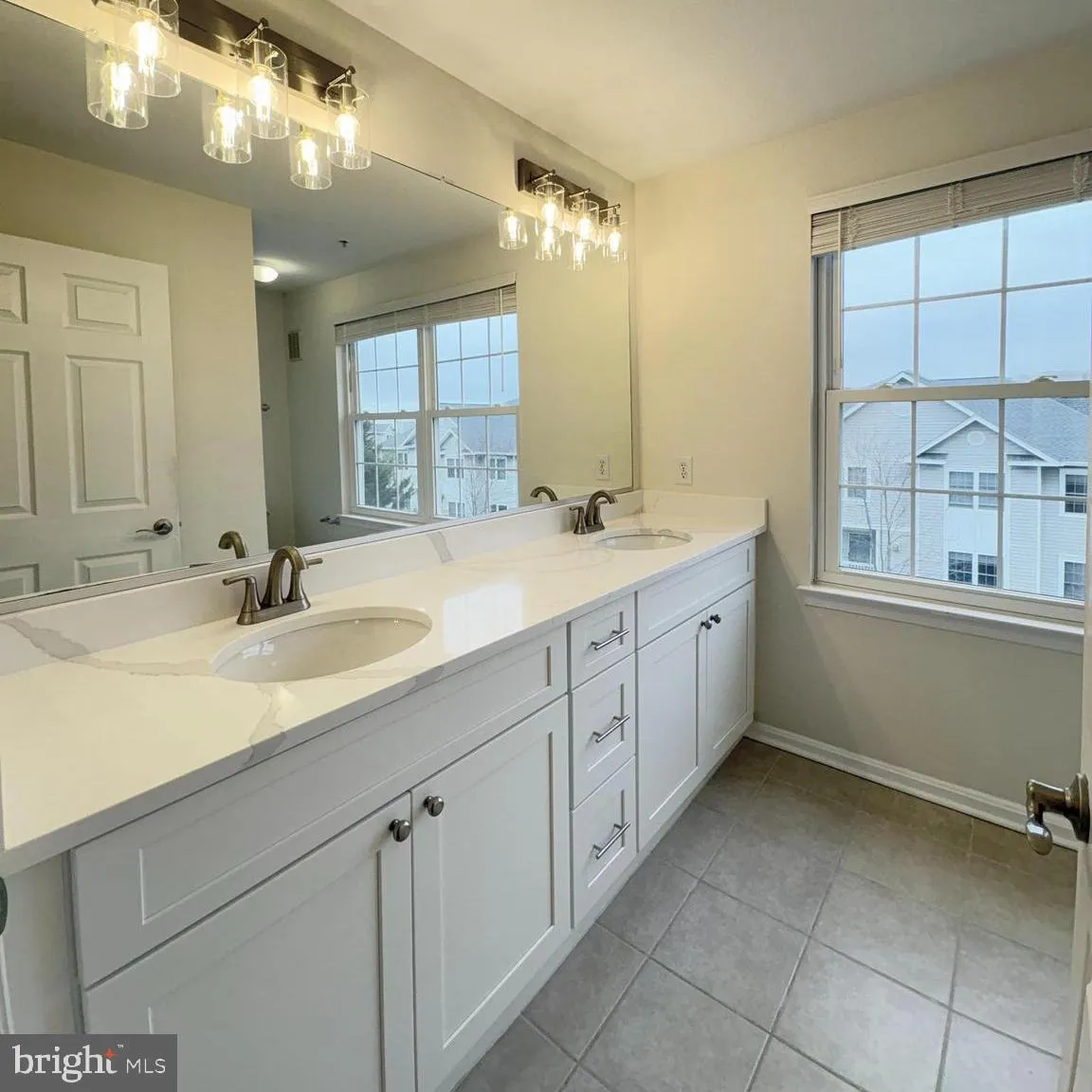 Fairfax, Virginia 22033, United States, 3 Bedrooms Bedrooms, ,3 BathroomsBathrooms,Residential,Pending,6538