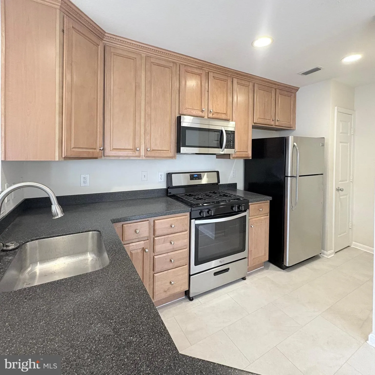 Fairfax, Virginia 22033, United States, 3 Bedrooms Bedrooms, ,3 BathroomsBathrooms,Residential,Pending,6538