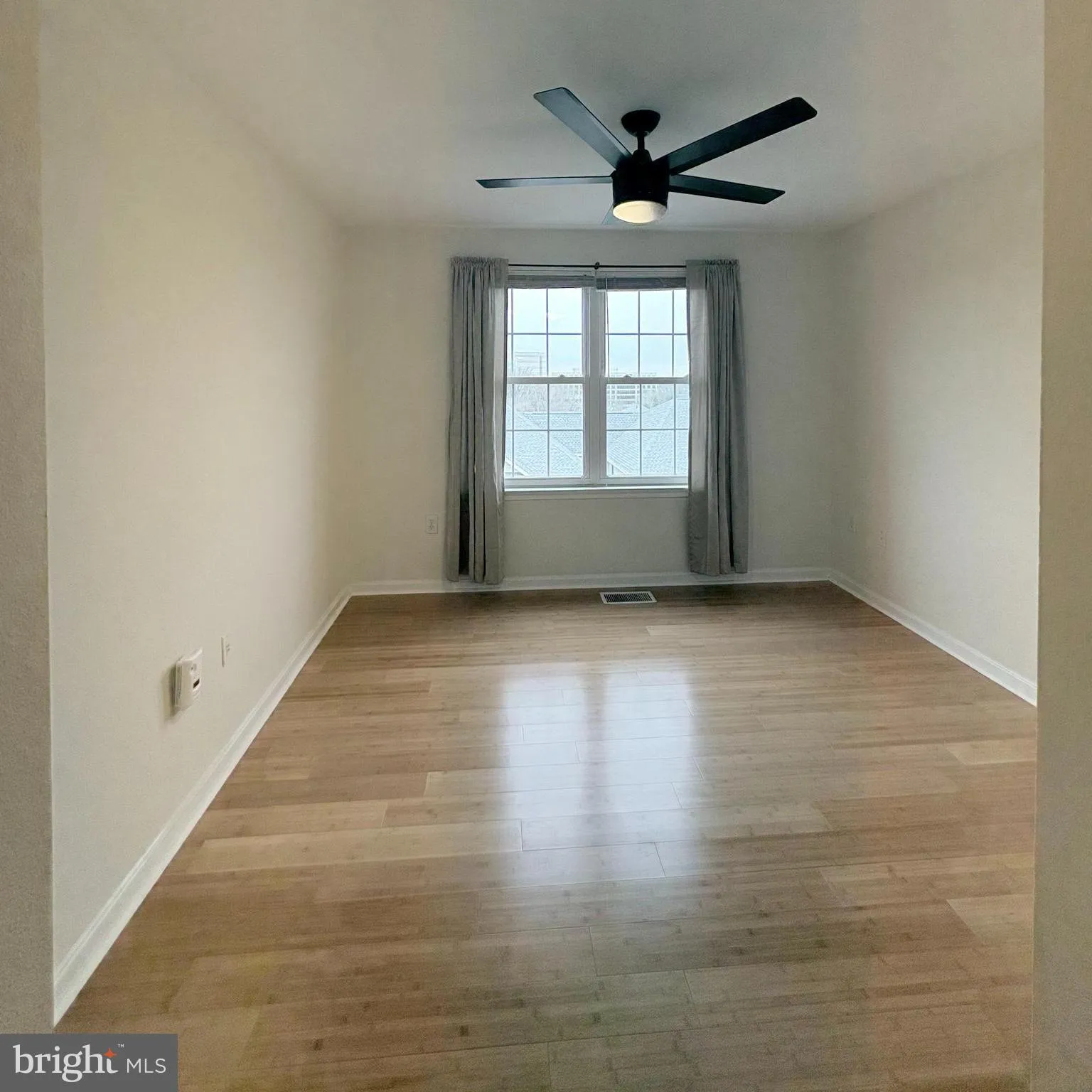 Fairfax, Virginia 22033, United States, 3 Bedrooms Bedrooms, ,3 BathroomsBathrooms,Residential,Pending,6538