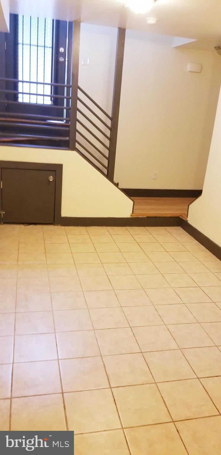 TEMPLE UNIVERSITY - Residential Lease