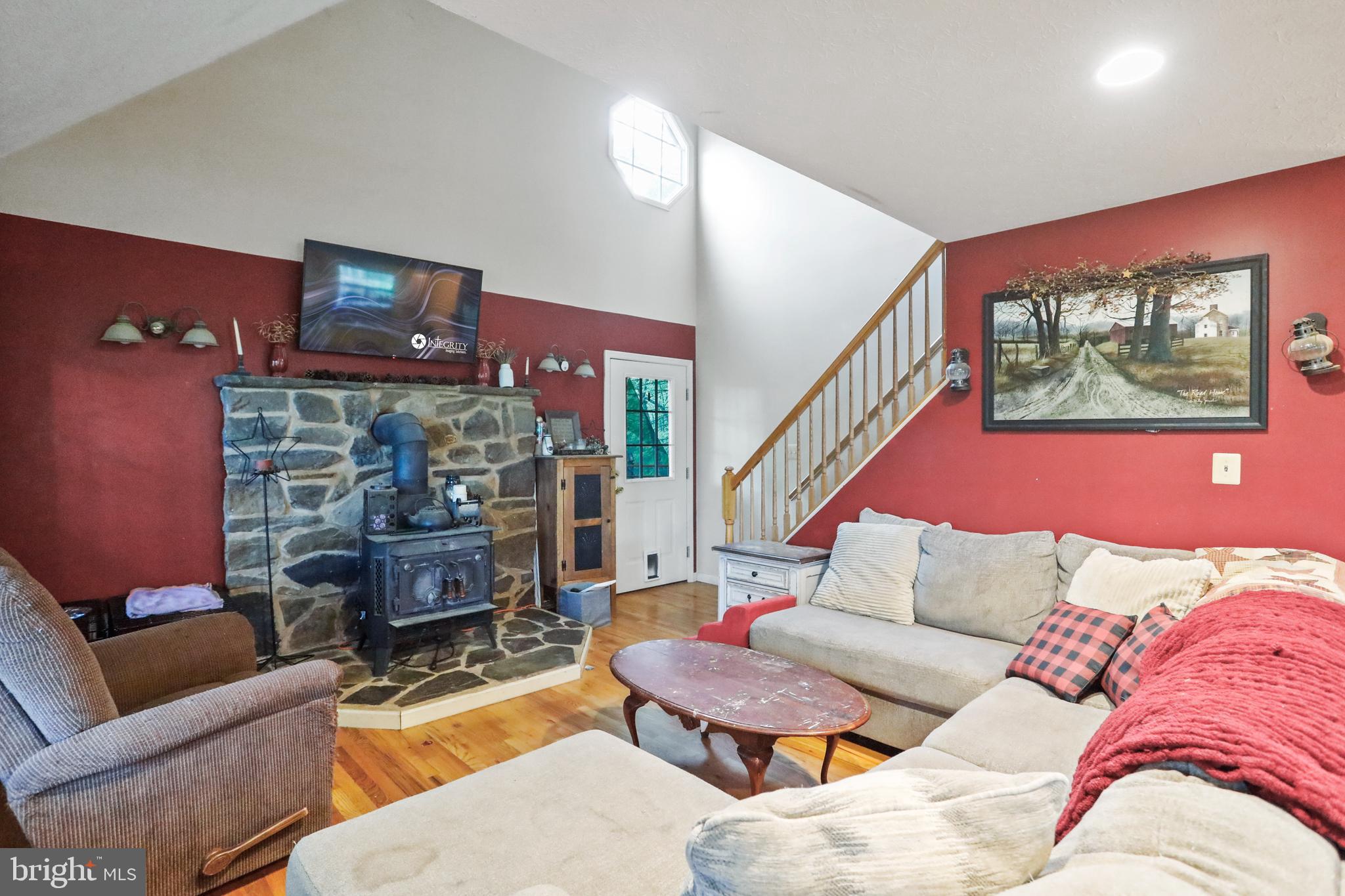 921 W BARNES MILL DRIVE