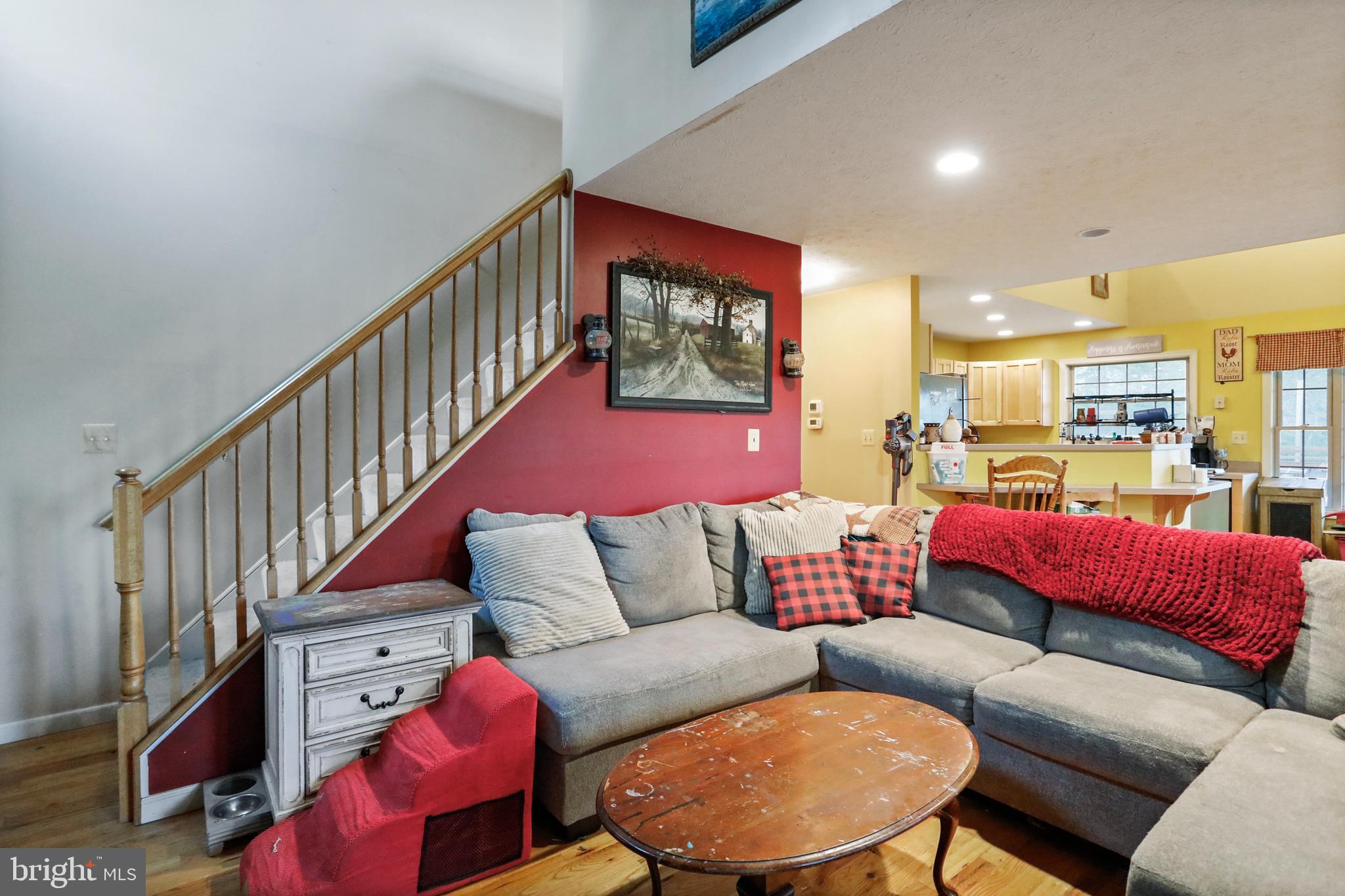 921 W BARNES MILL DRIVE