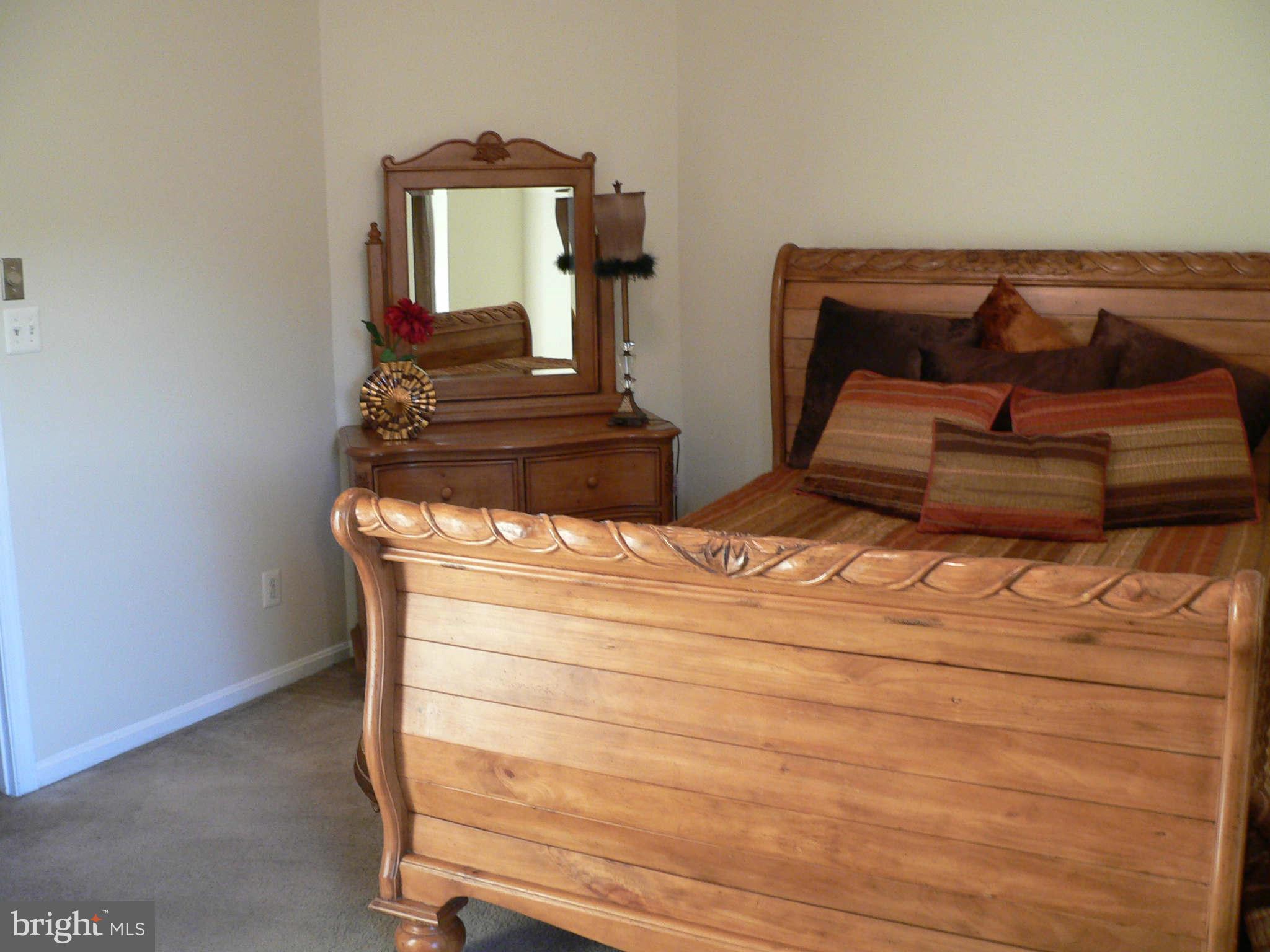 RIDGE COMMONS - Residential Lease