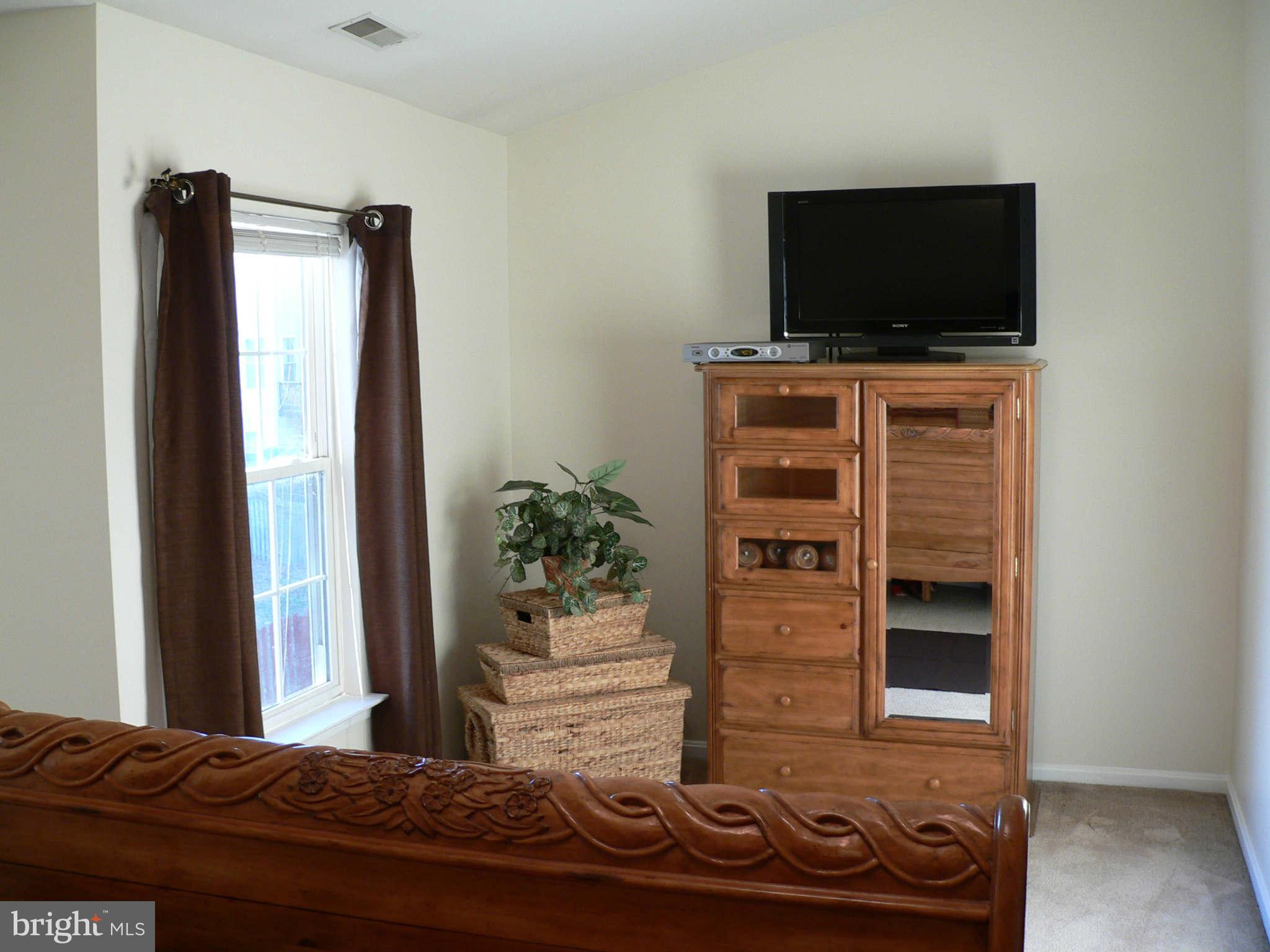 RIDGE COMMONS - Residential Lease