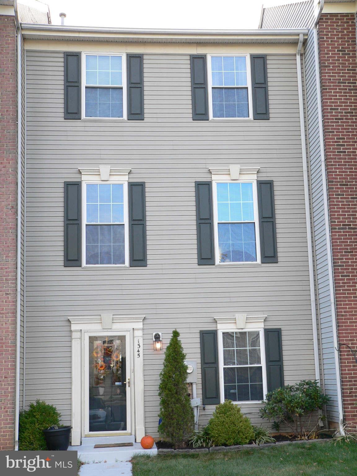 RIDGE COMMONS - Residential Lease