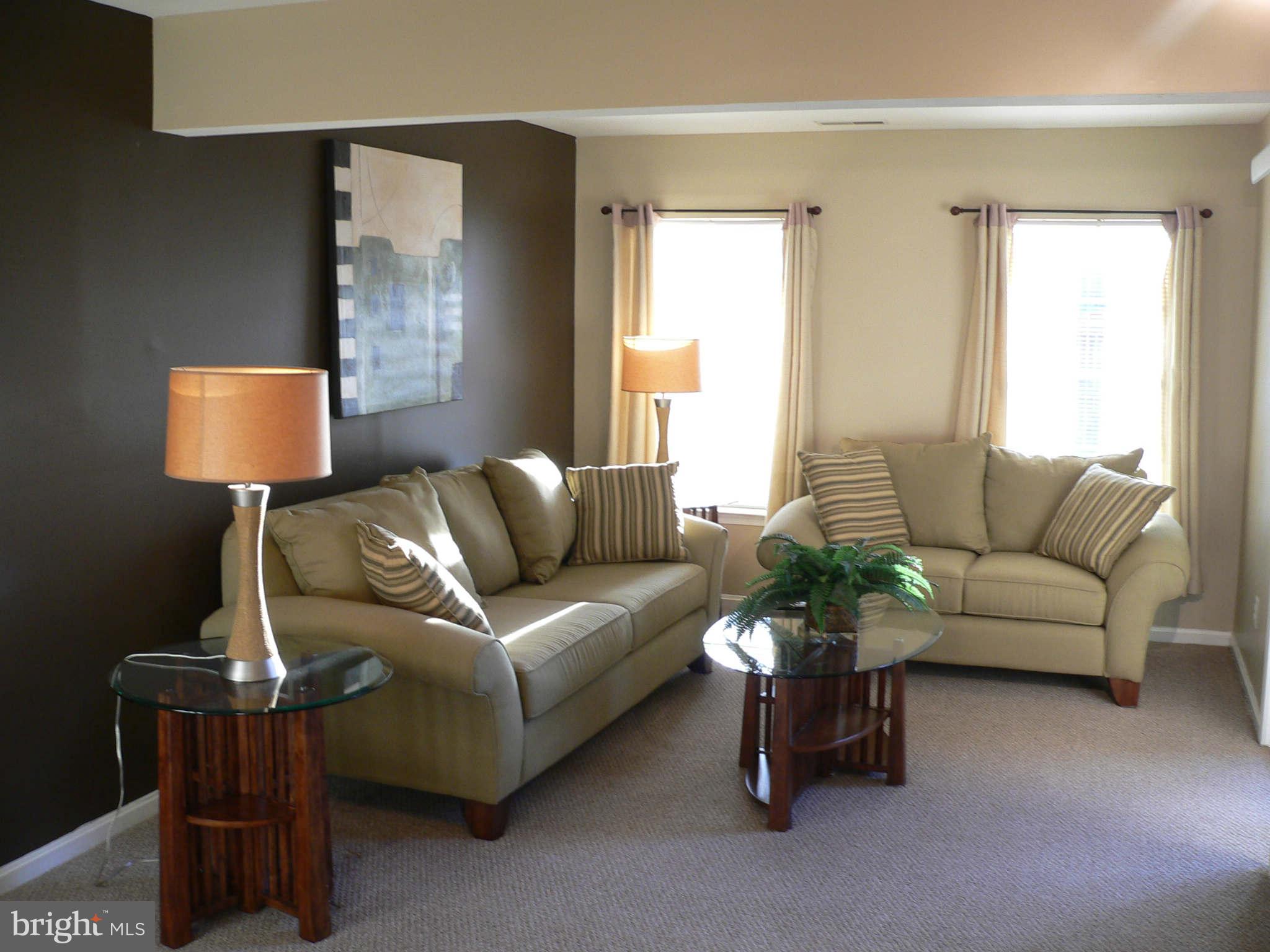 RIDGE COMMONS - Residential Lease