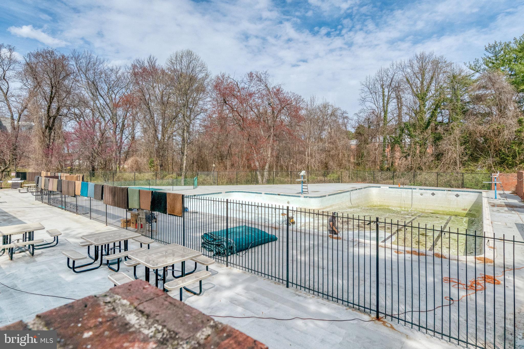 THE COLONIES - Residential