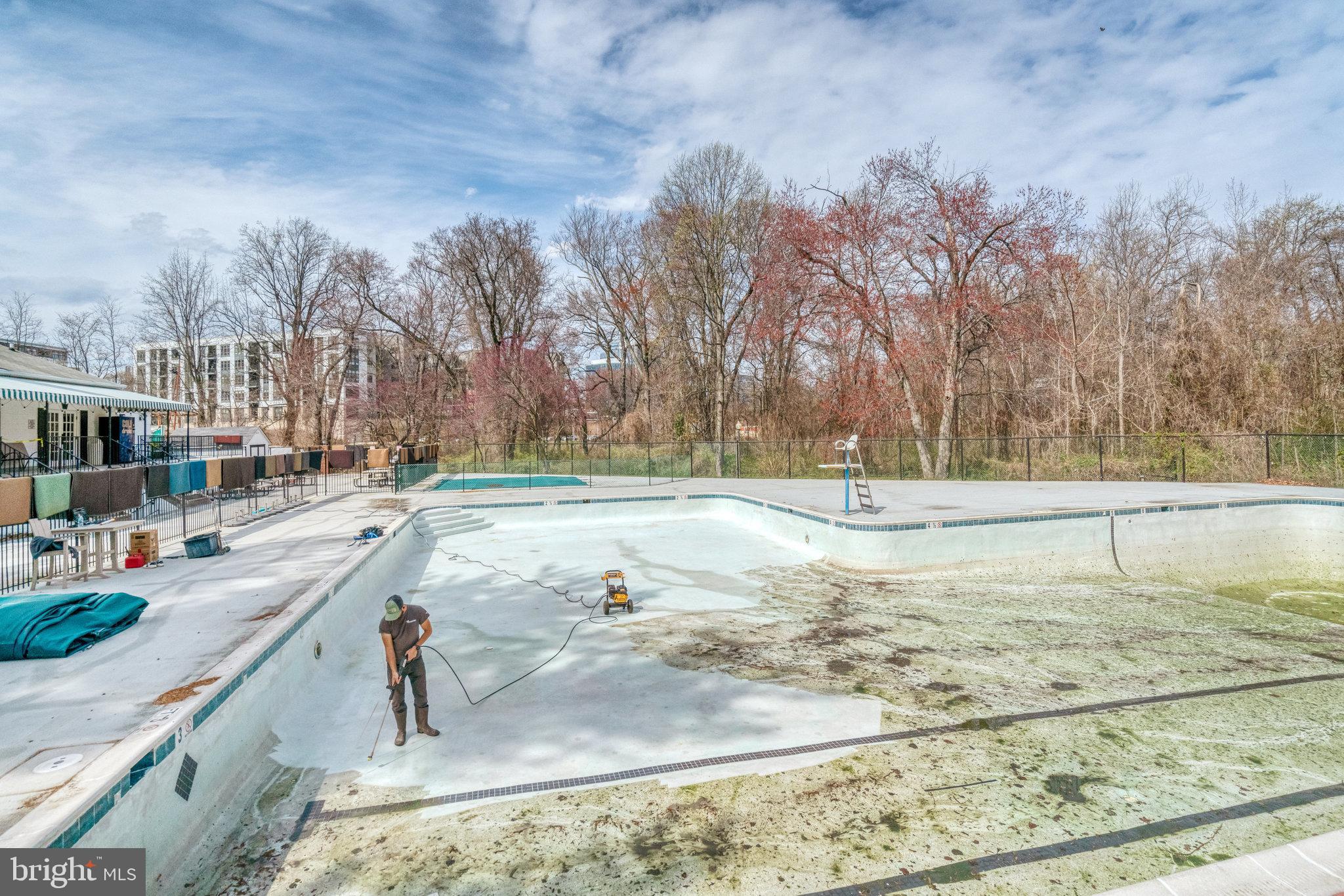 THE COLONIES - Residential