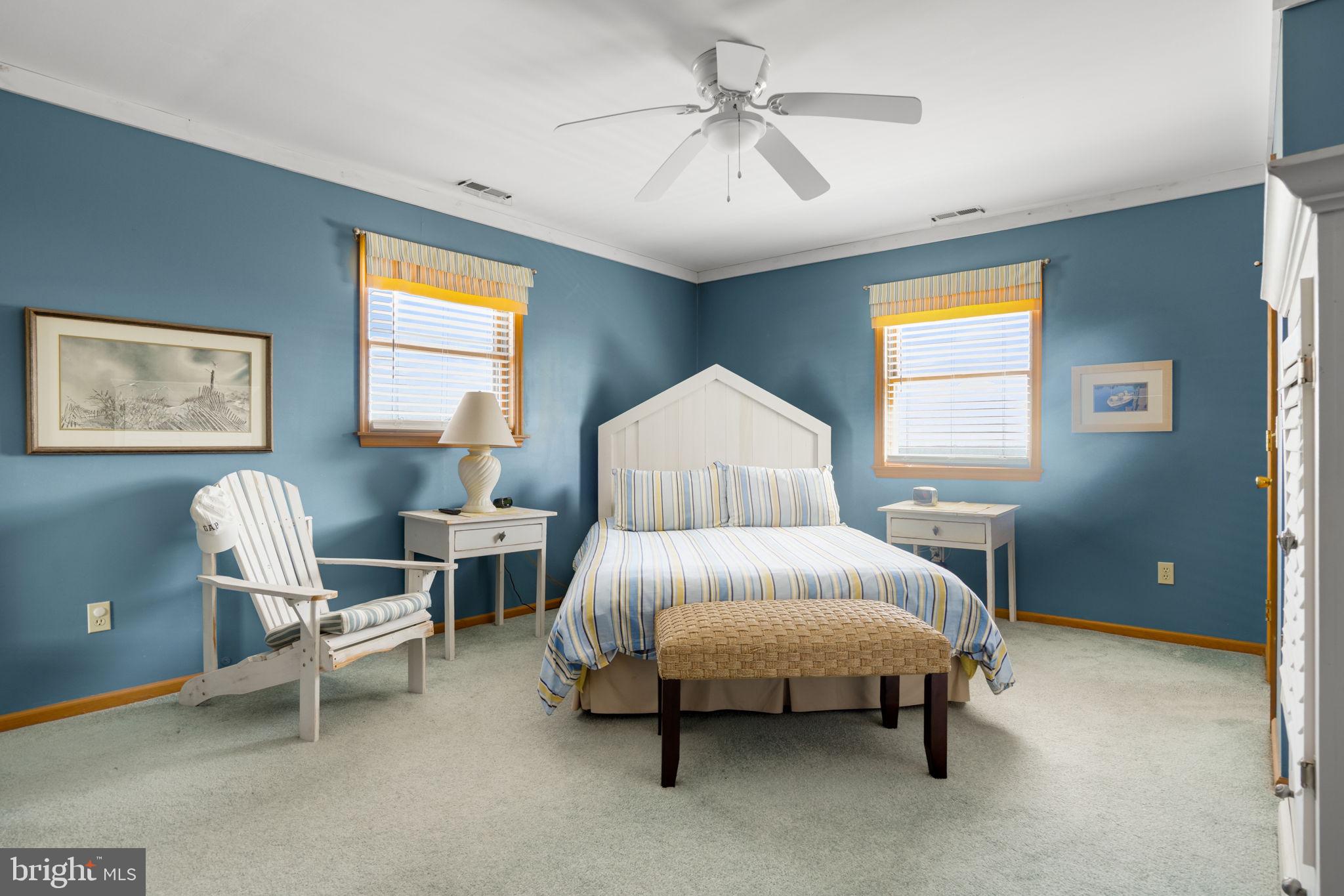 CAPTAIN'S COVE - Residential