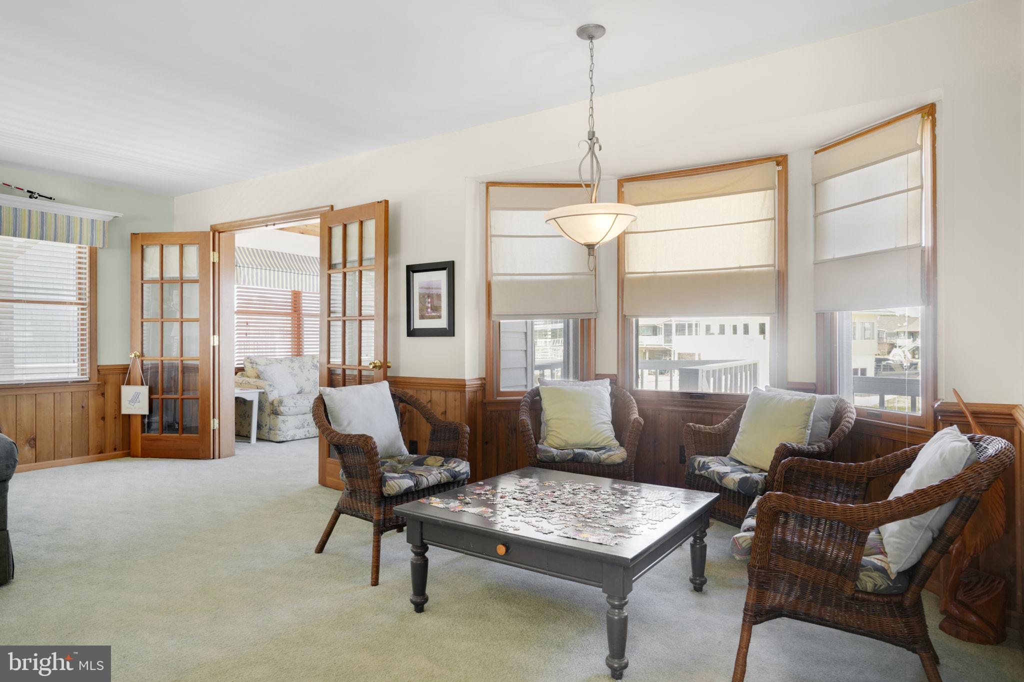 CAPTAIN'S COVE - Residential