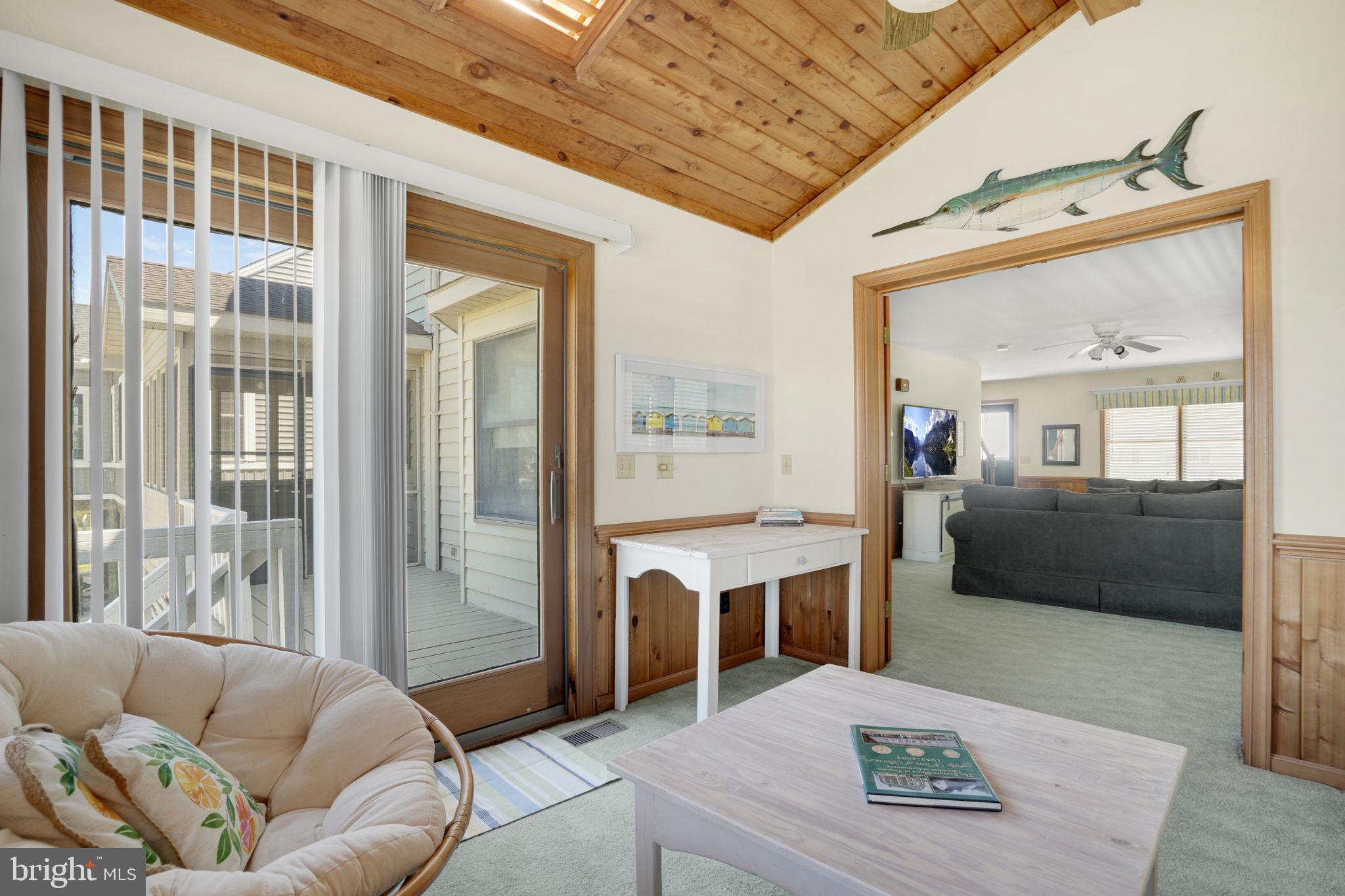 CAPTAIN'S COVE - Residential