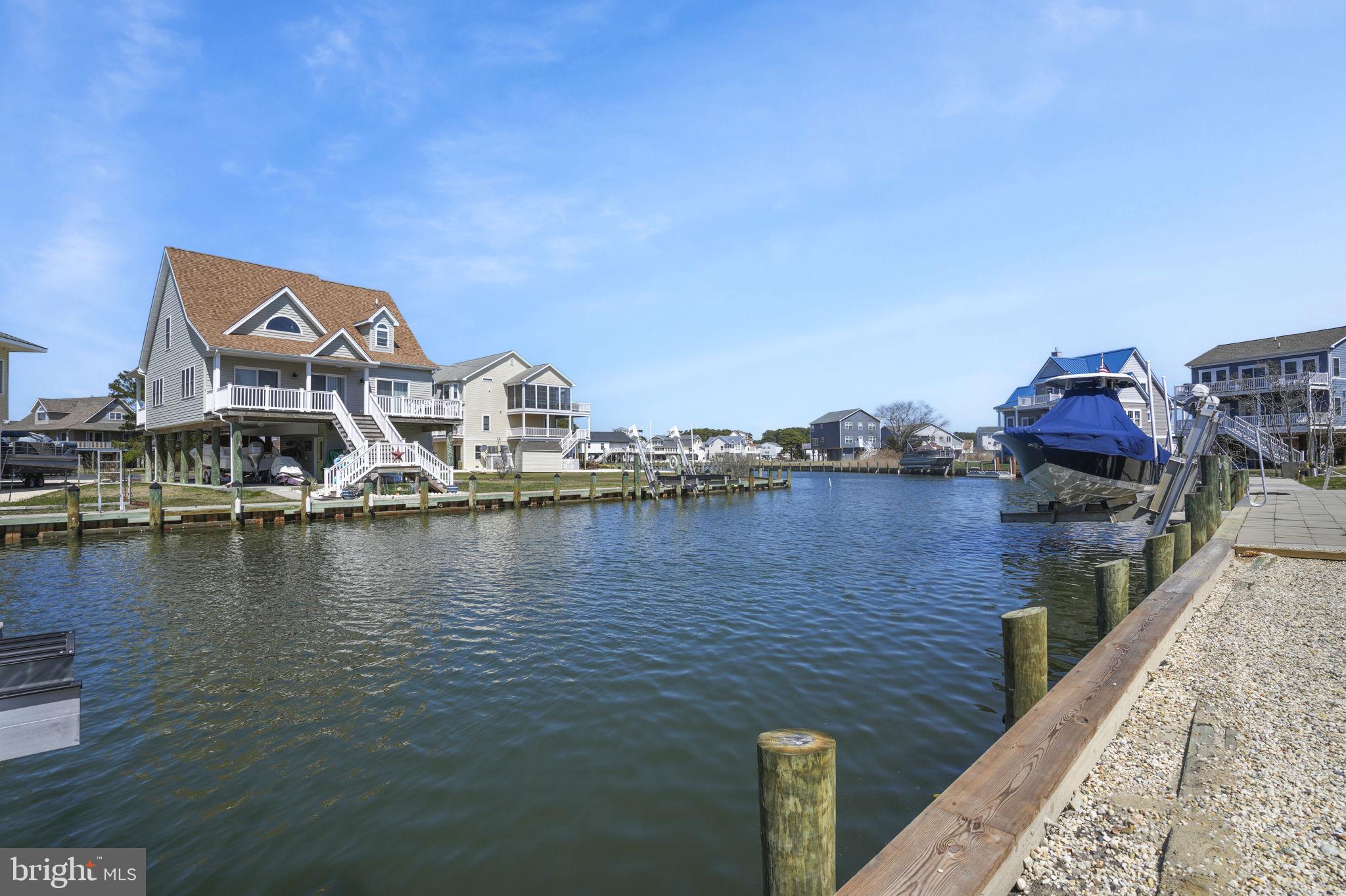 CAPTAIN'S COVE - Residential