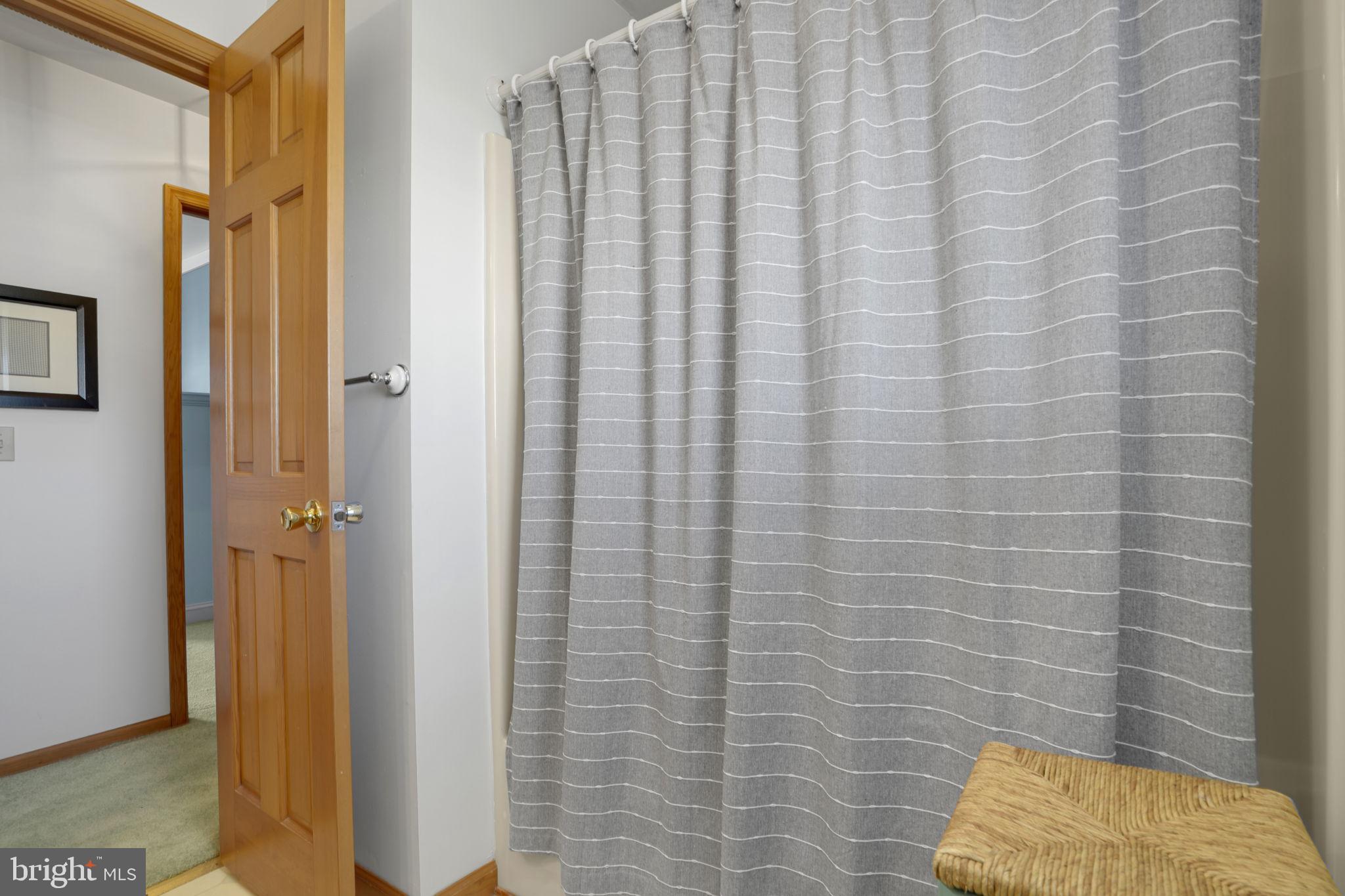 CAPTAIN'S COVE - Residential