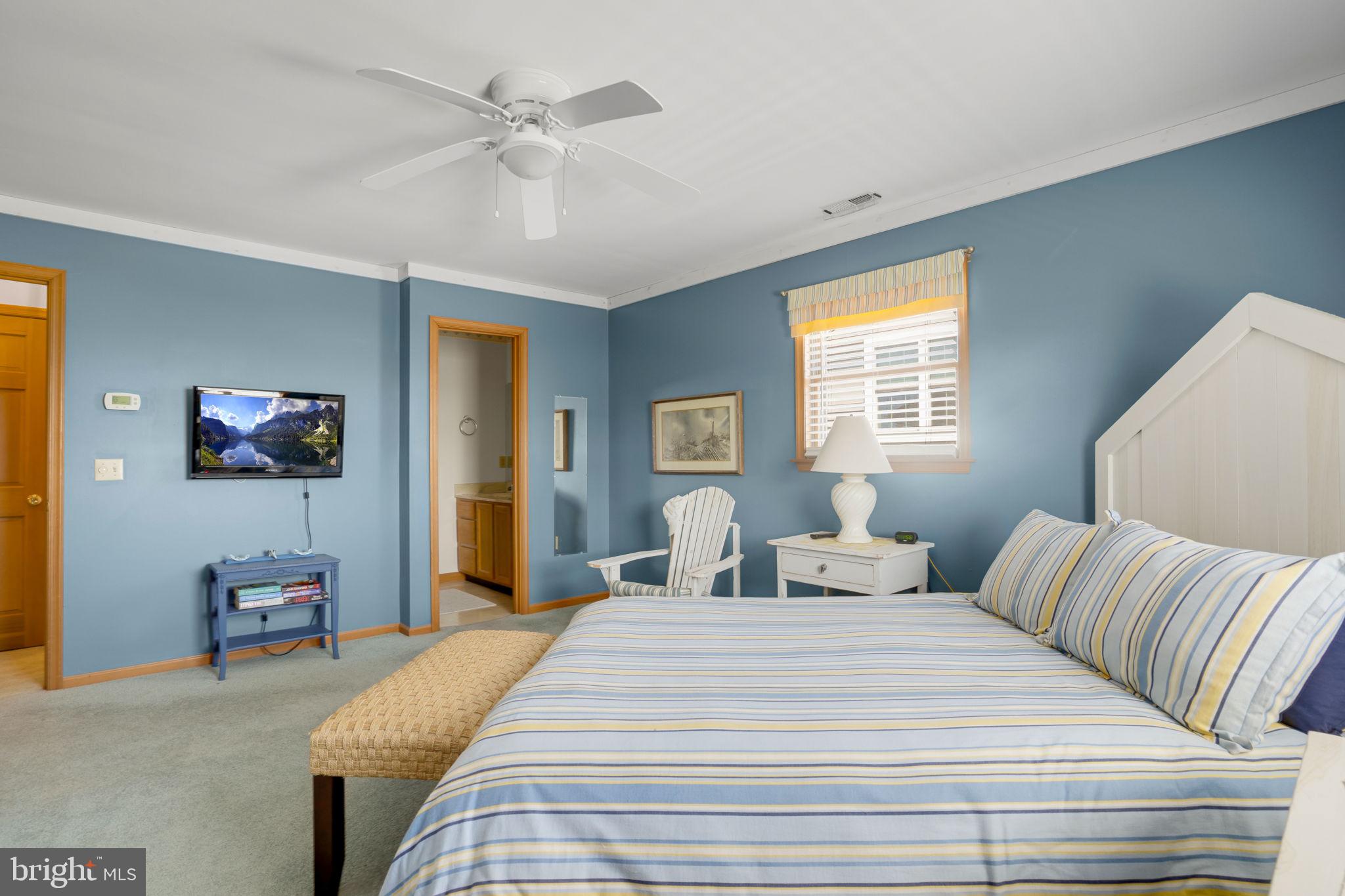 CAPTAIN'S COVE - Residential