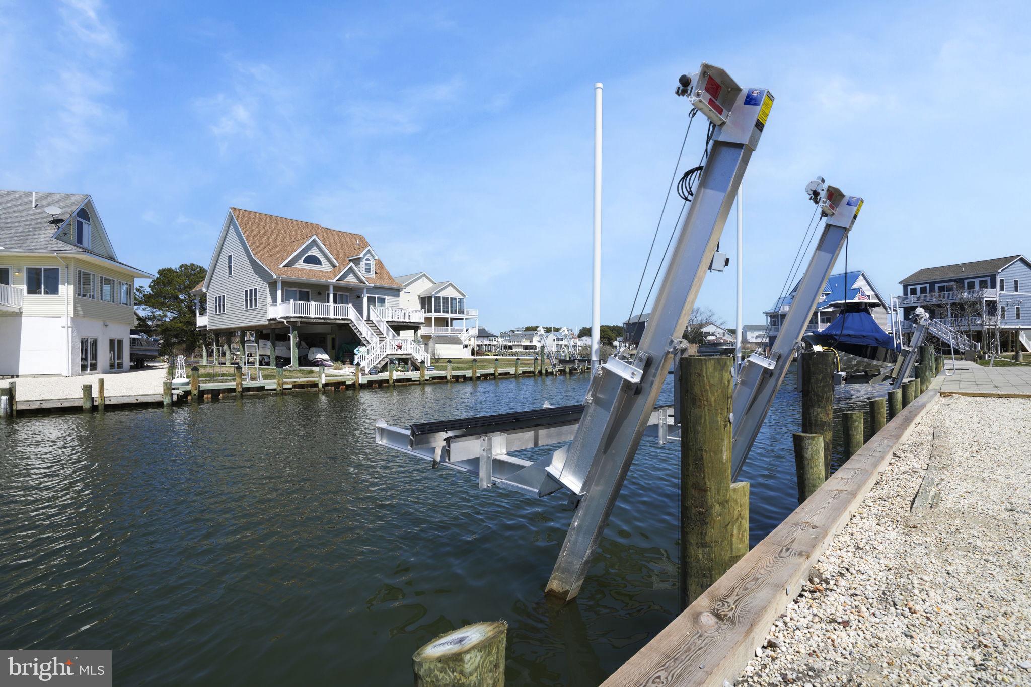 CAPTAIN'S COVE - Residential