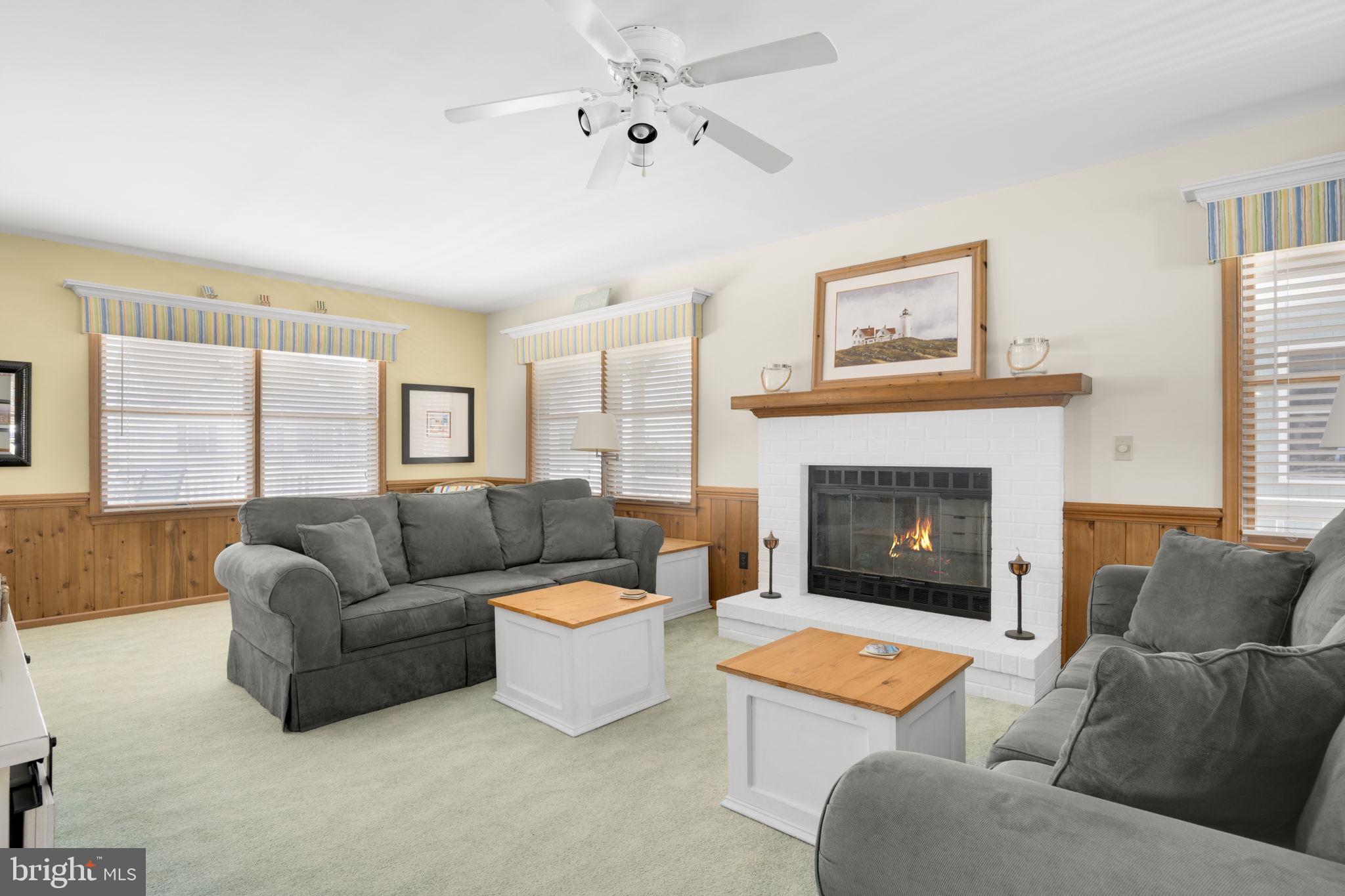 CAPTAIN'S COVE - Residential