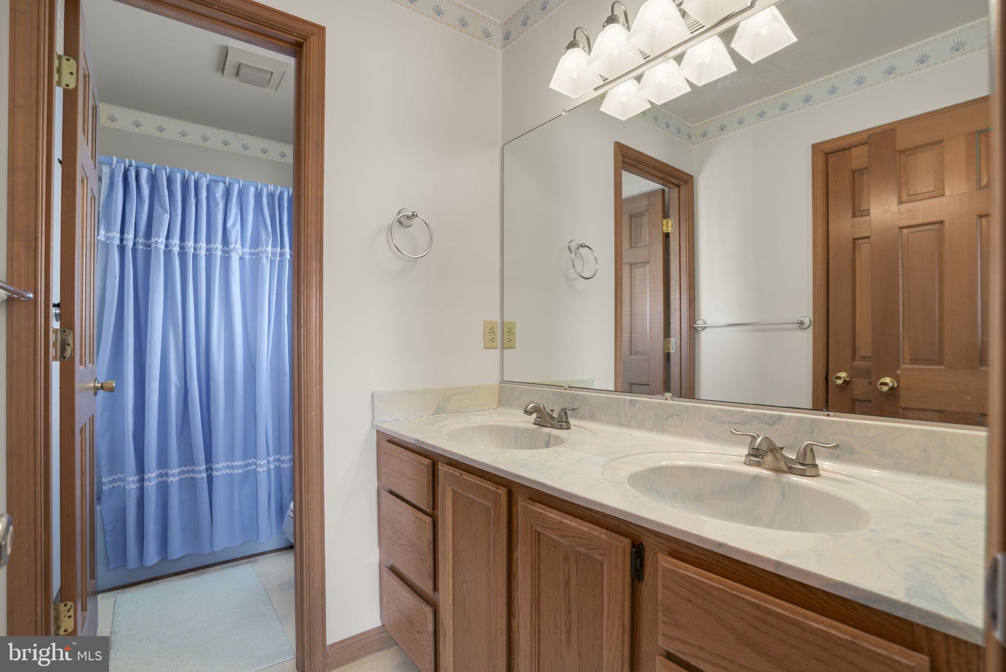 CAPTAIN'S COVE - Residential