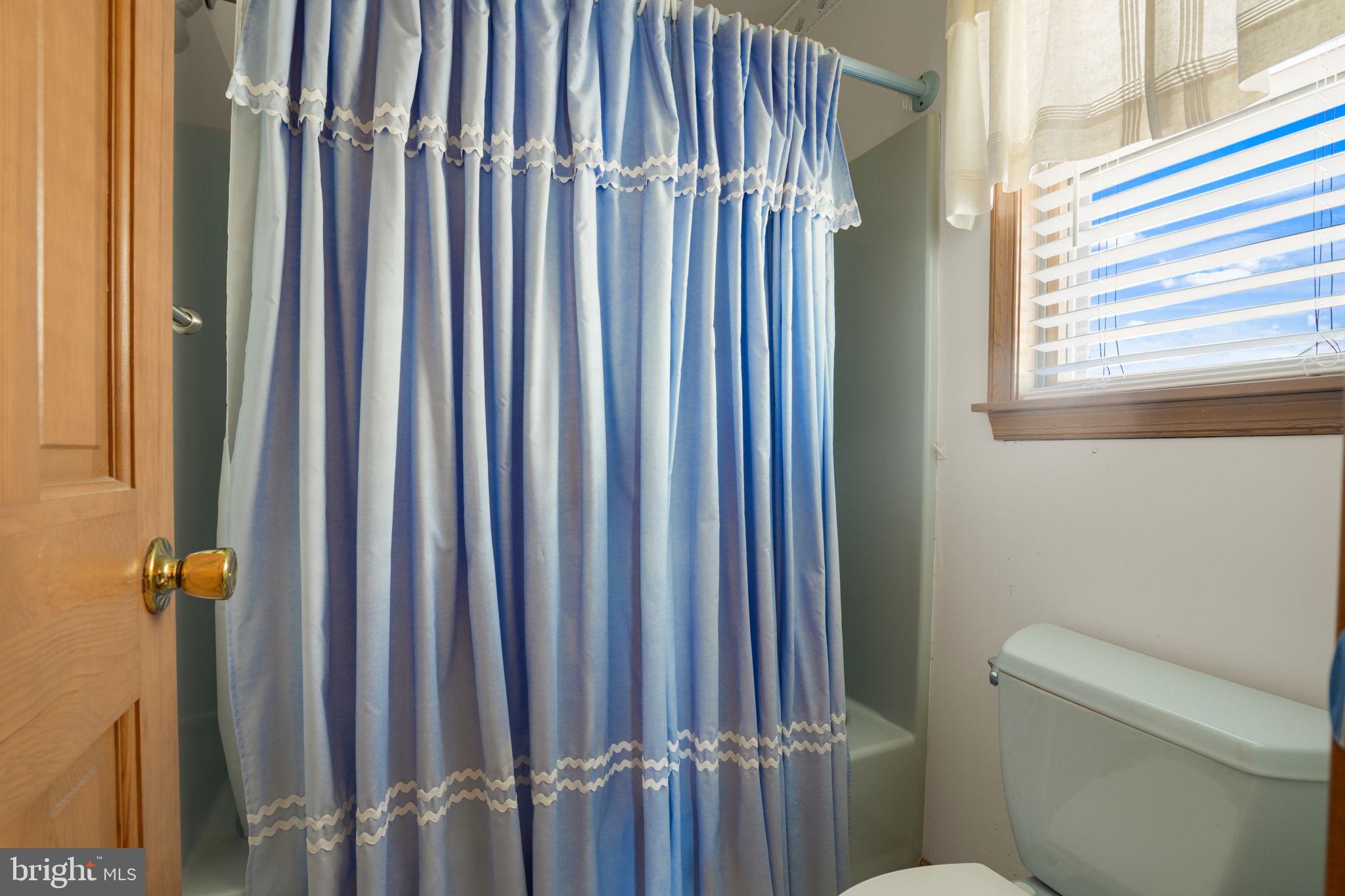 CAPTAIN'S COVE - Residential