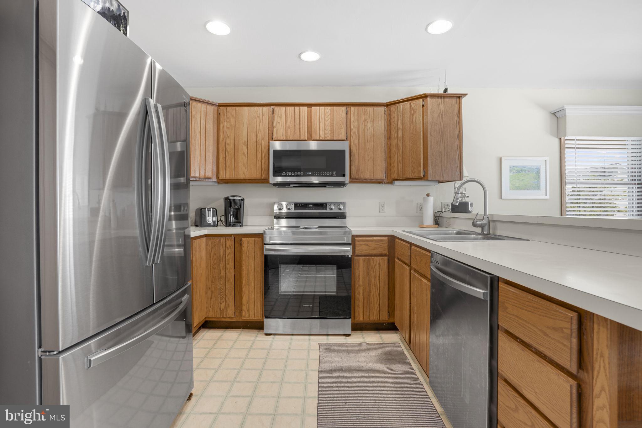 CAPTAIN'S COVE - Residential