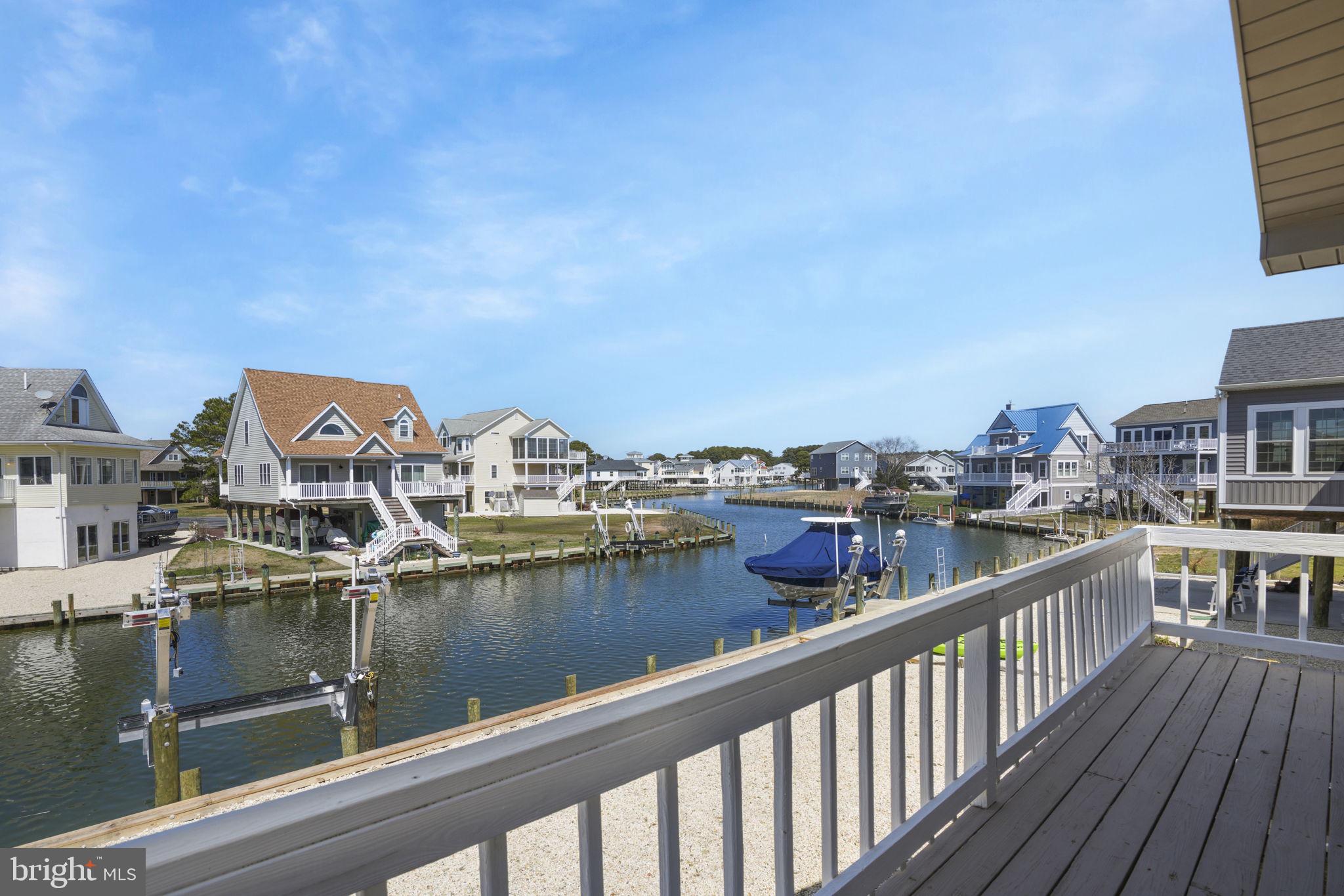 CAPTAIN'S COVE - Residential