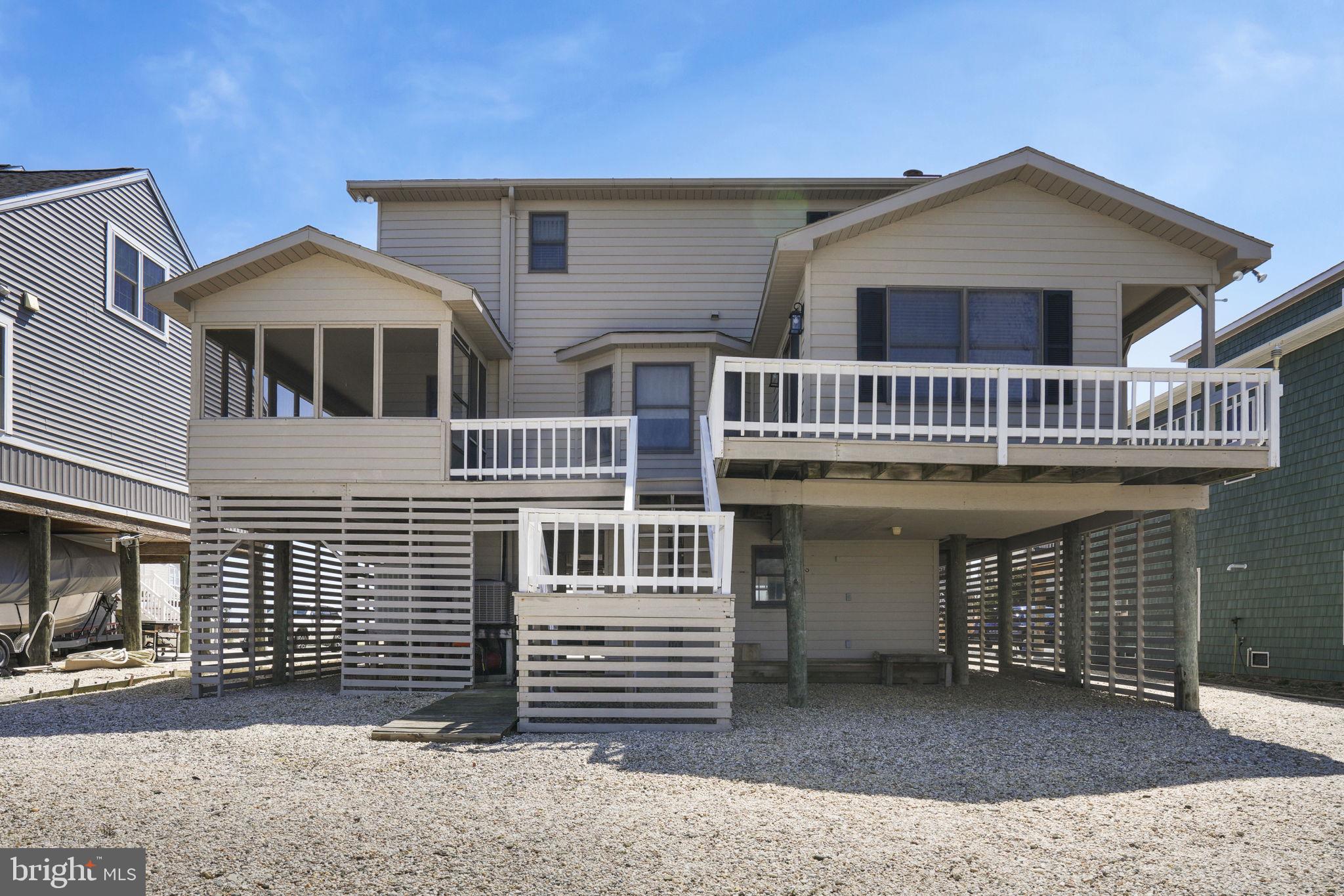 CAPTAIN'S COVE - Residential