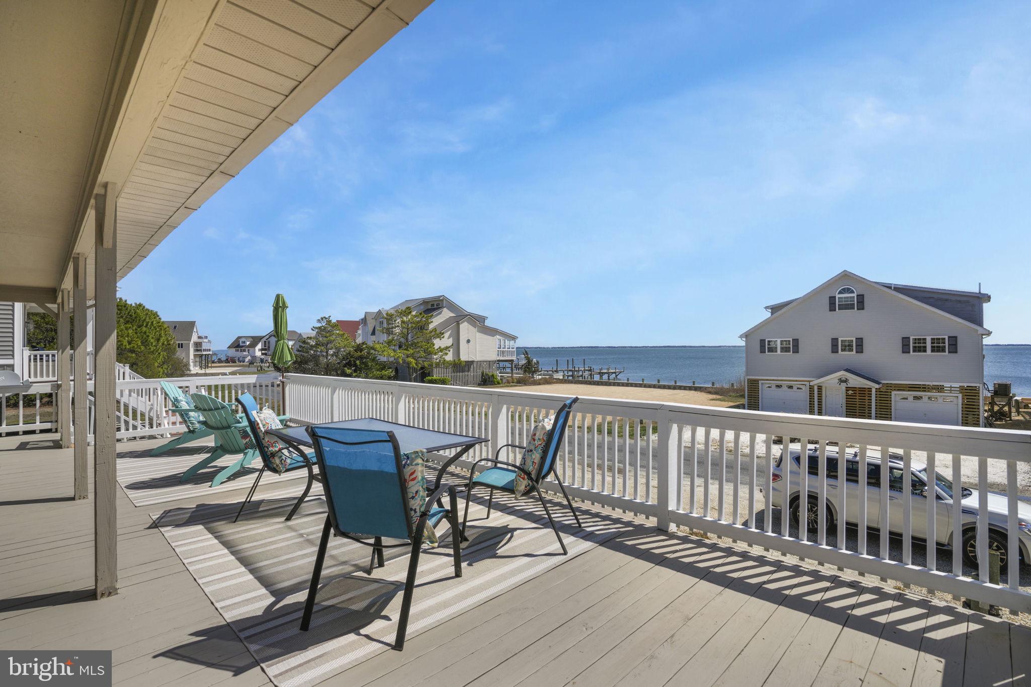 CAPTAIN'S COVE - Residential