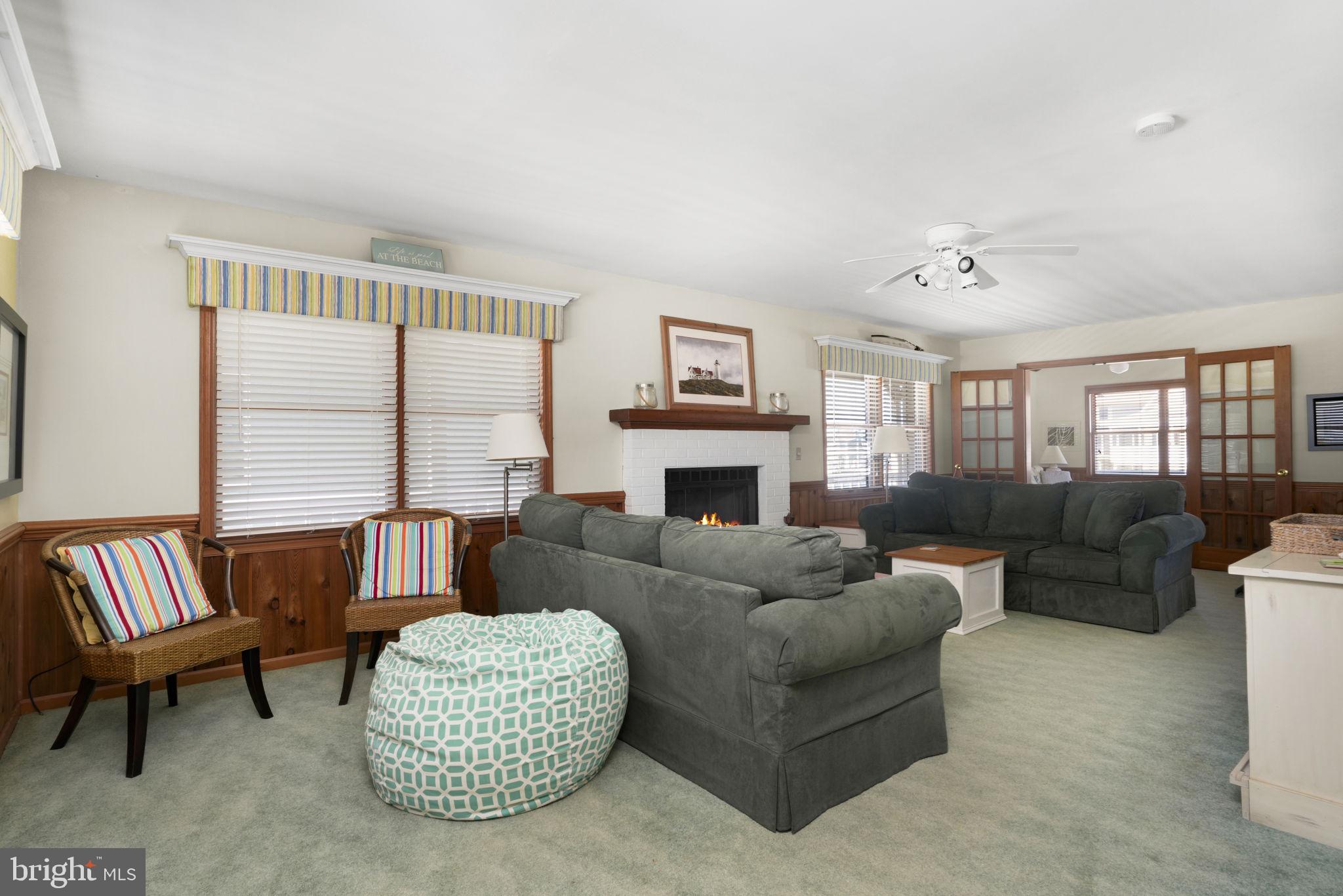 CAPTAIN'S COVE - Residential