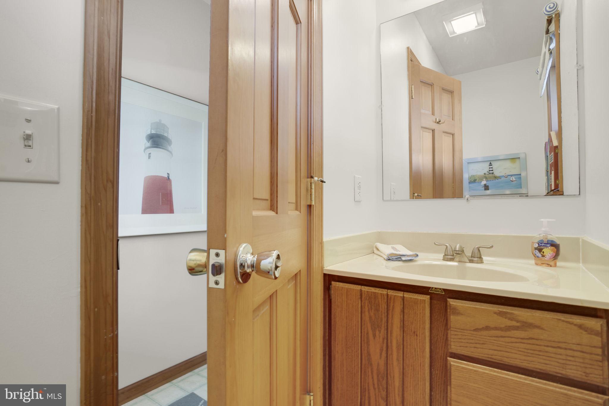 CAPTAIN'S COVE - Residential