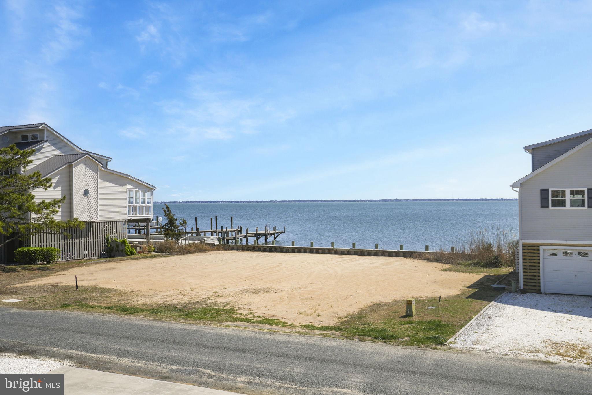 CAPTAIN'S COVE - Residential