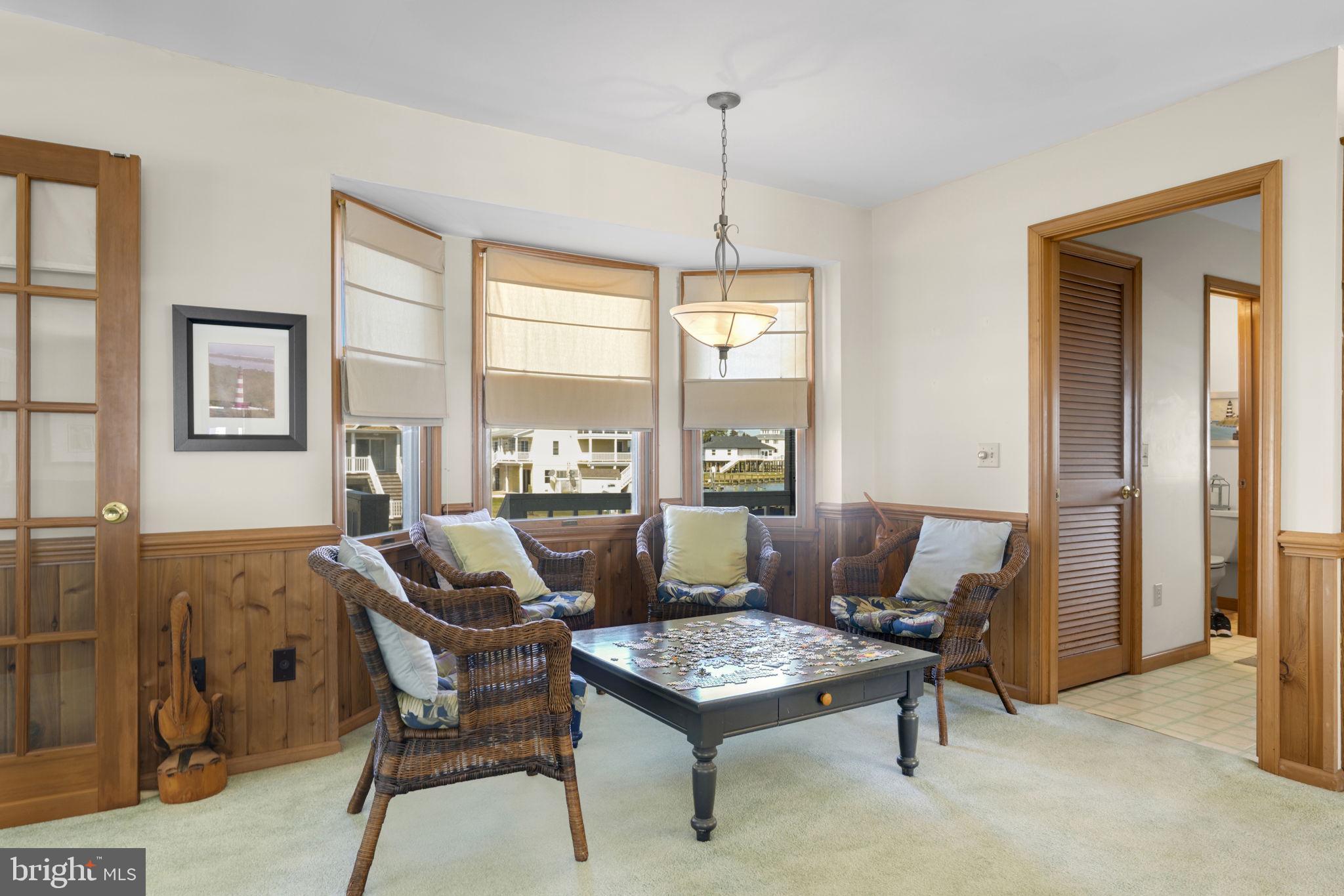 CAPTAIN'S COVE - Residential