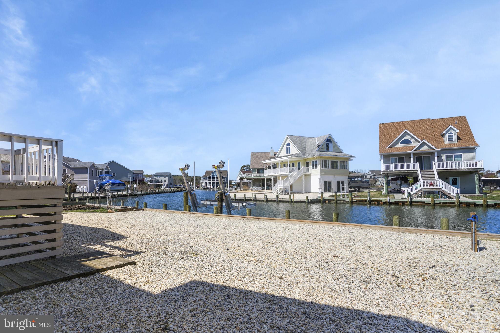 CAPTAIN'S COVE - Residential