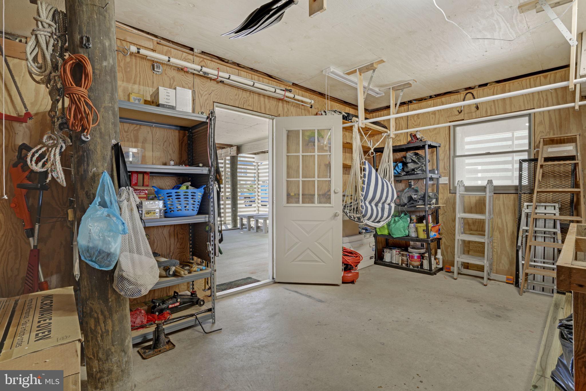 CAPTAIN'S COVE - Residential