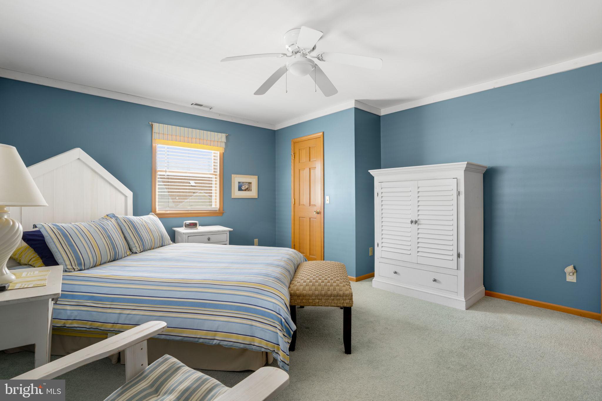 CAPTAIN'S COVE - Residential