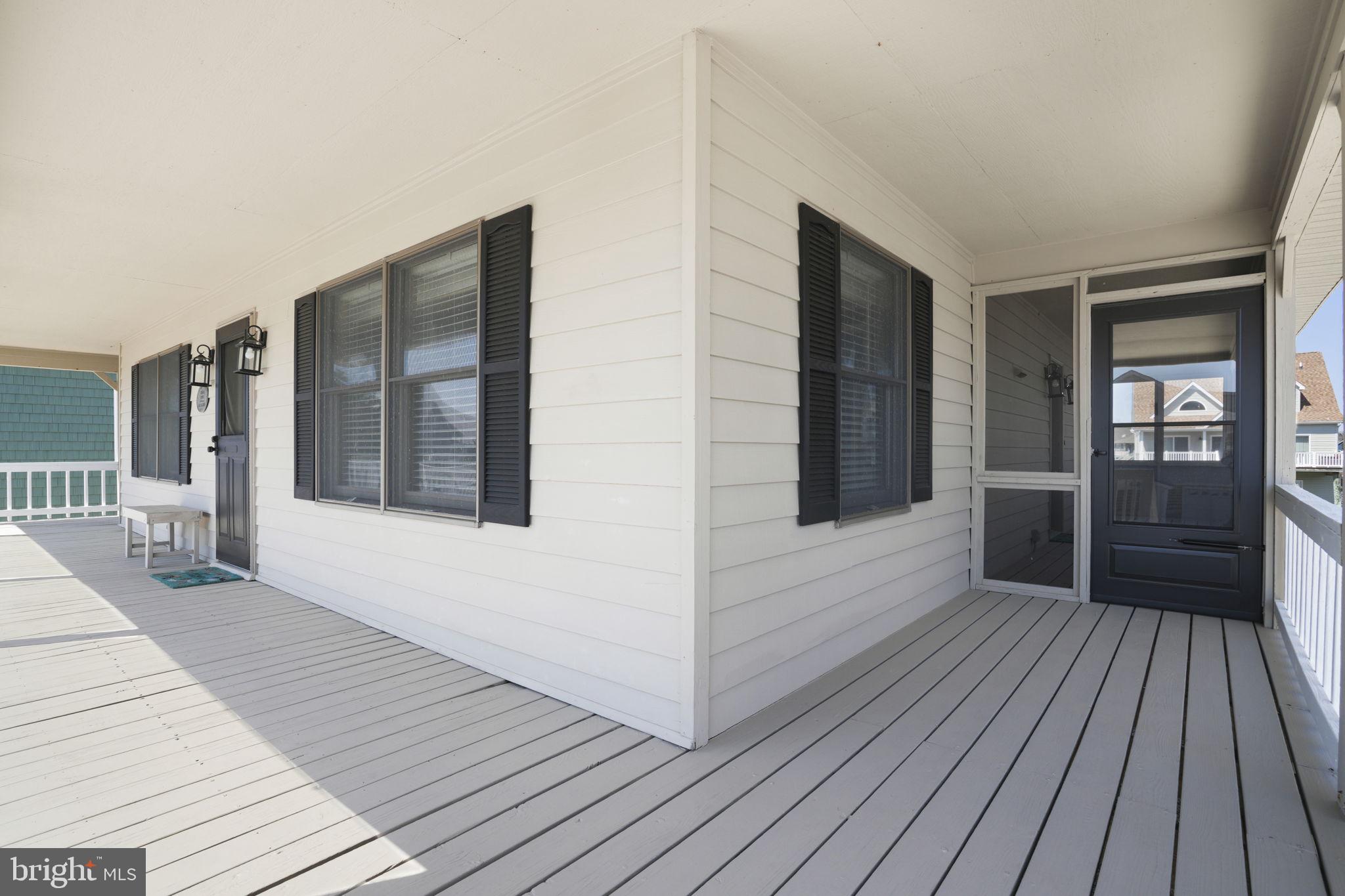 CAPTAIN'S COVE - Residential