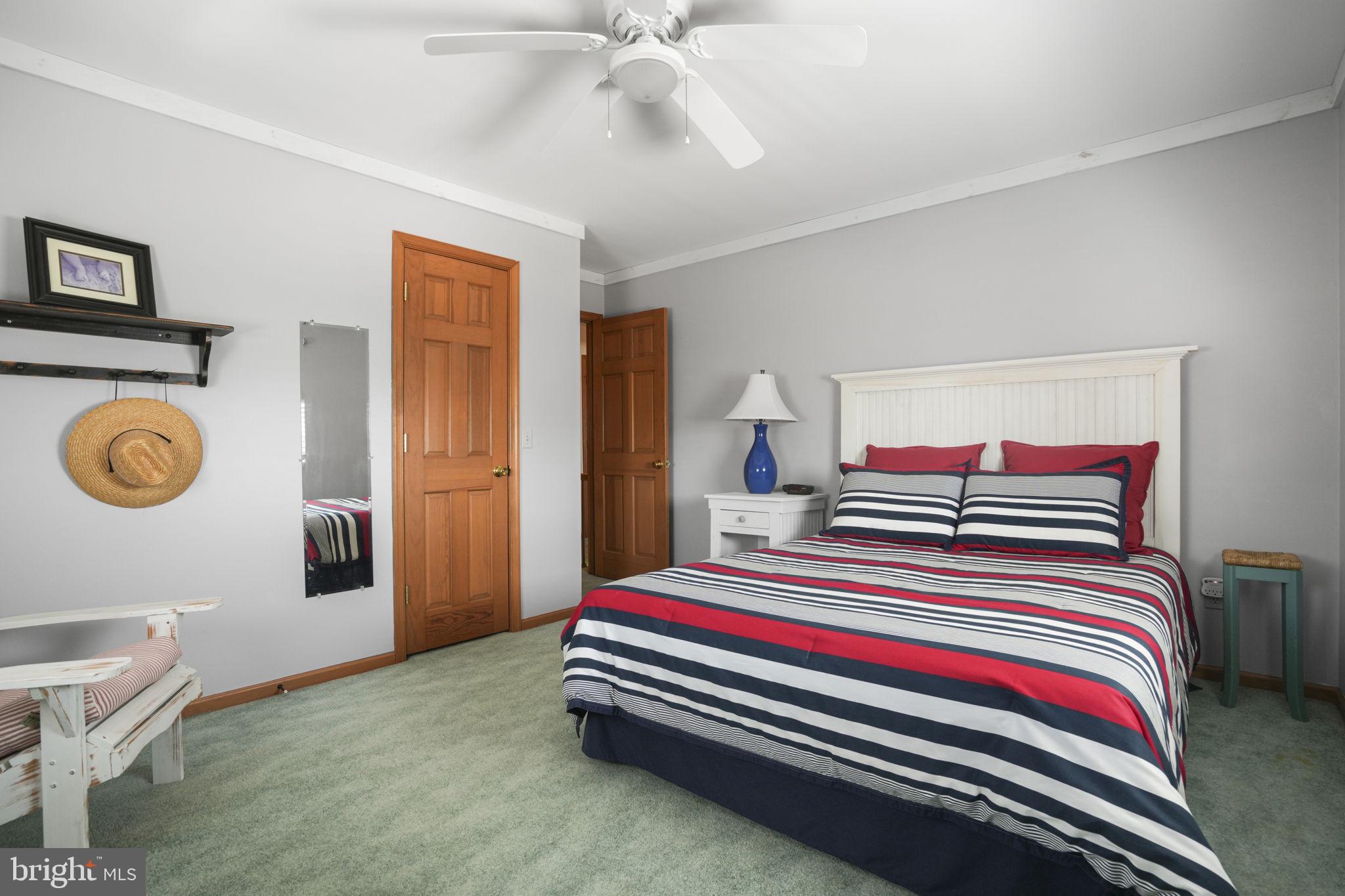 CAPTAIN'S COVE - Residential