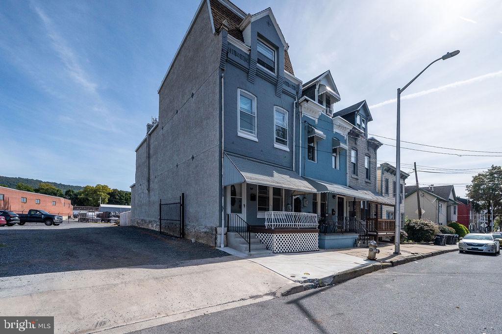 447 N 2ND STREET