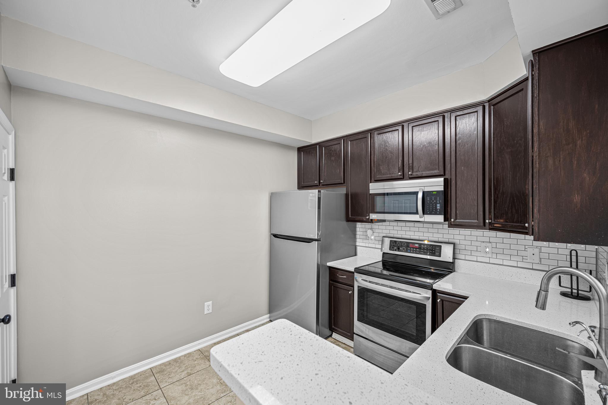 SEVEN OAKS - Residential