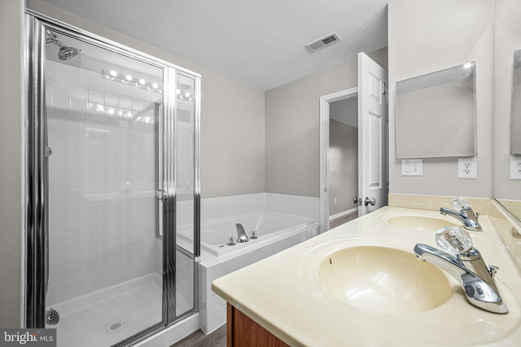 SEVEN OAKS - Residential