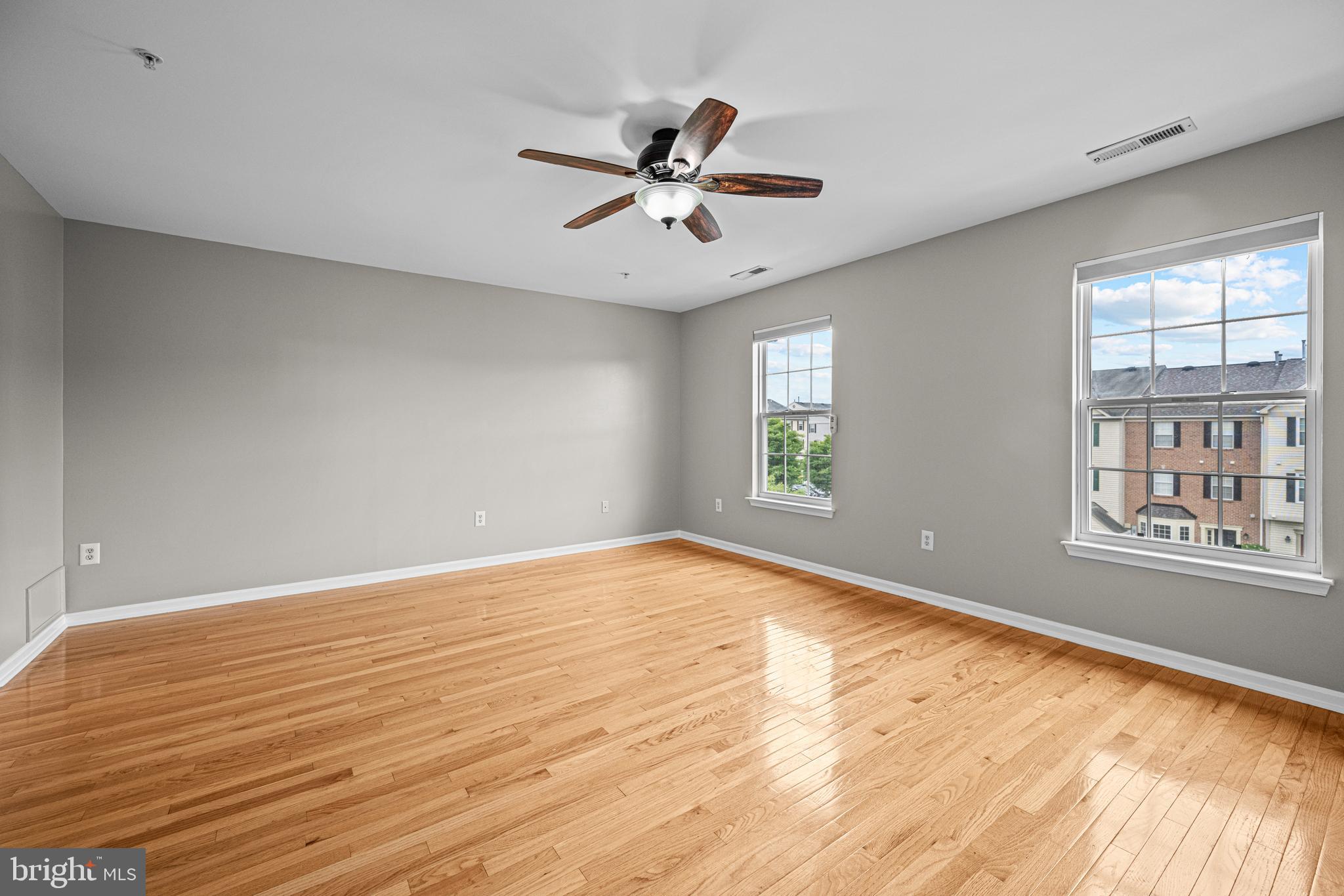 SEVEN OAKS - Residential