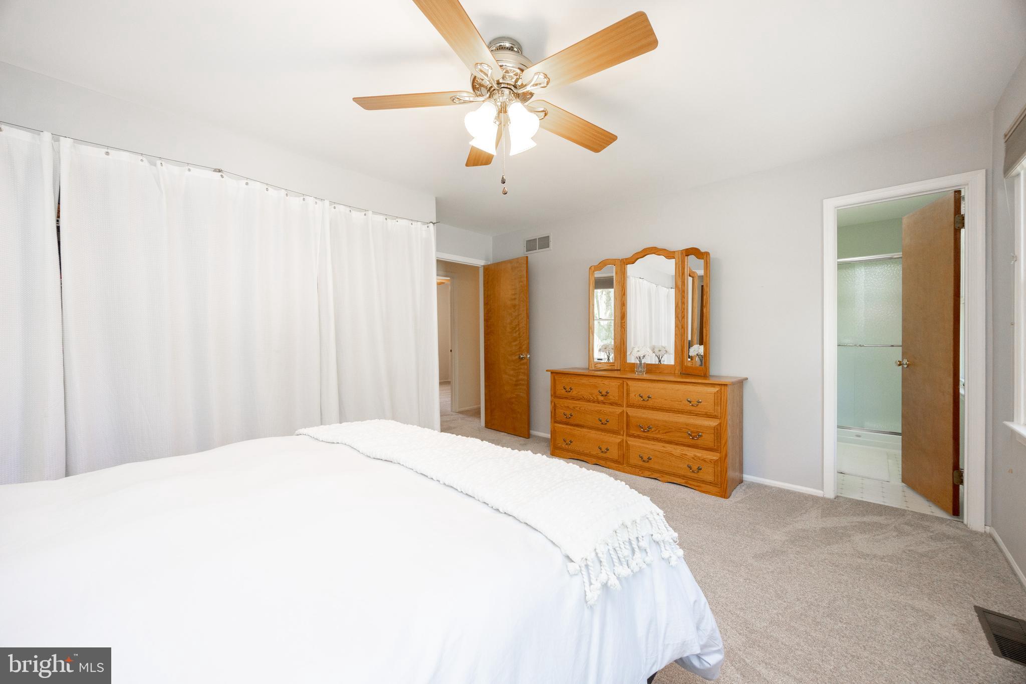 VICTORIA CROSSING - Residential