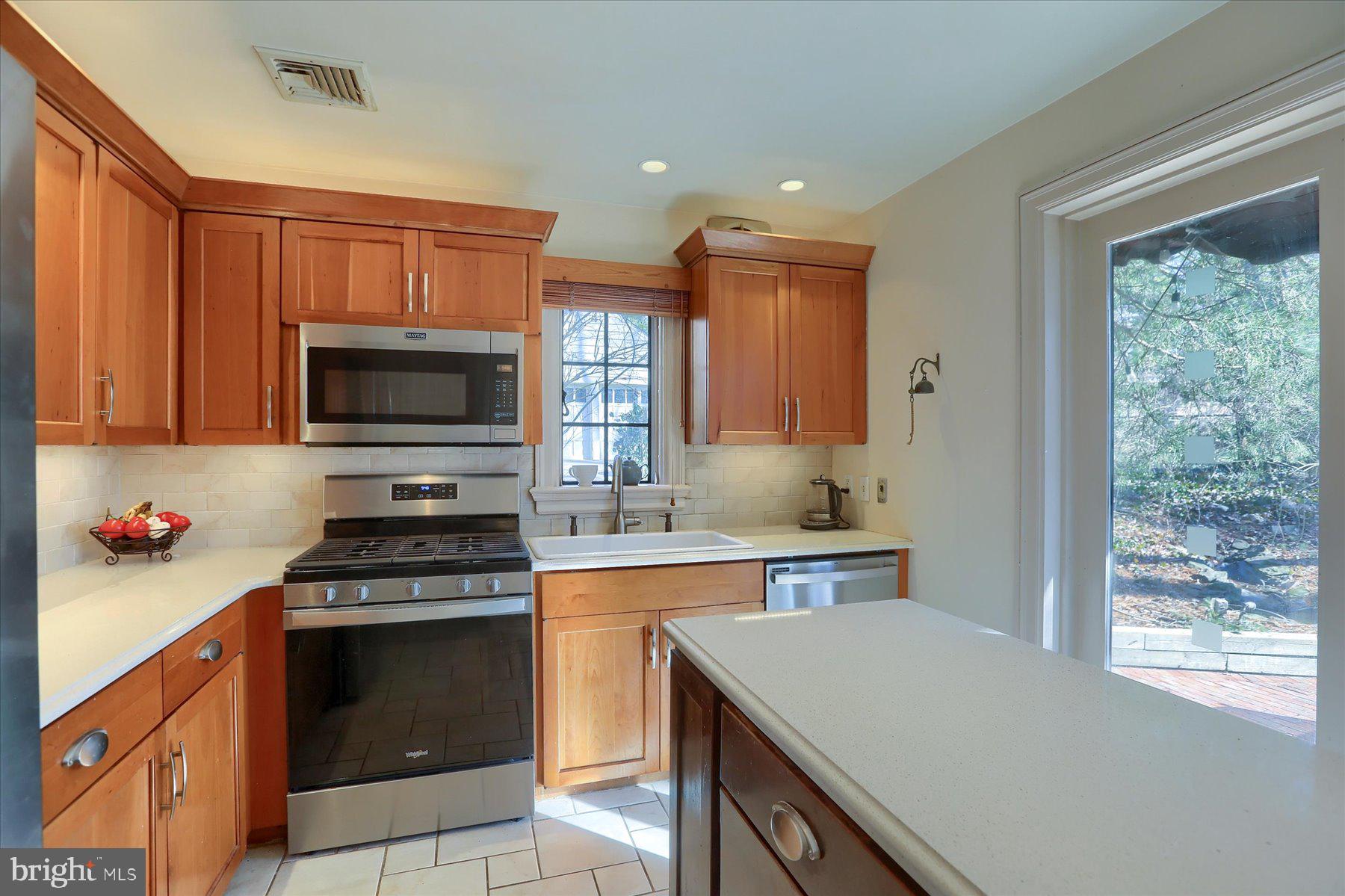 SCHOOL LANE HILLS - Residential