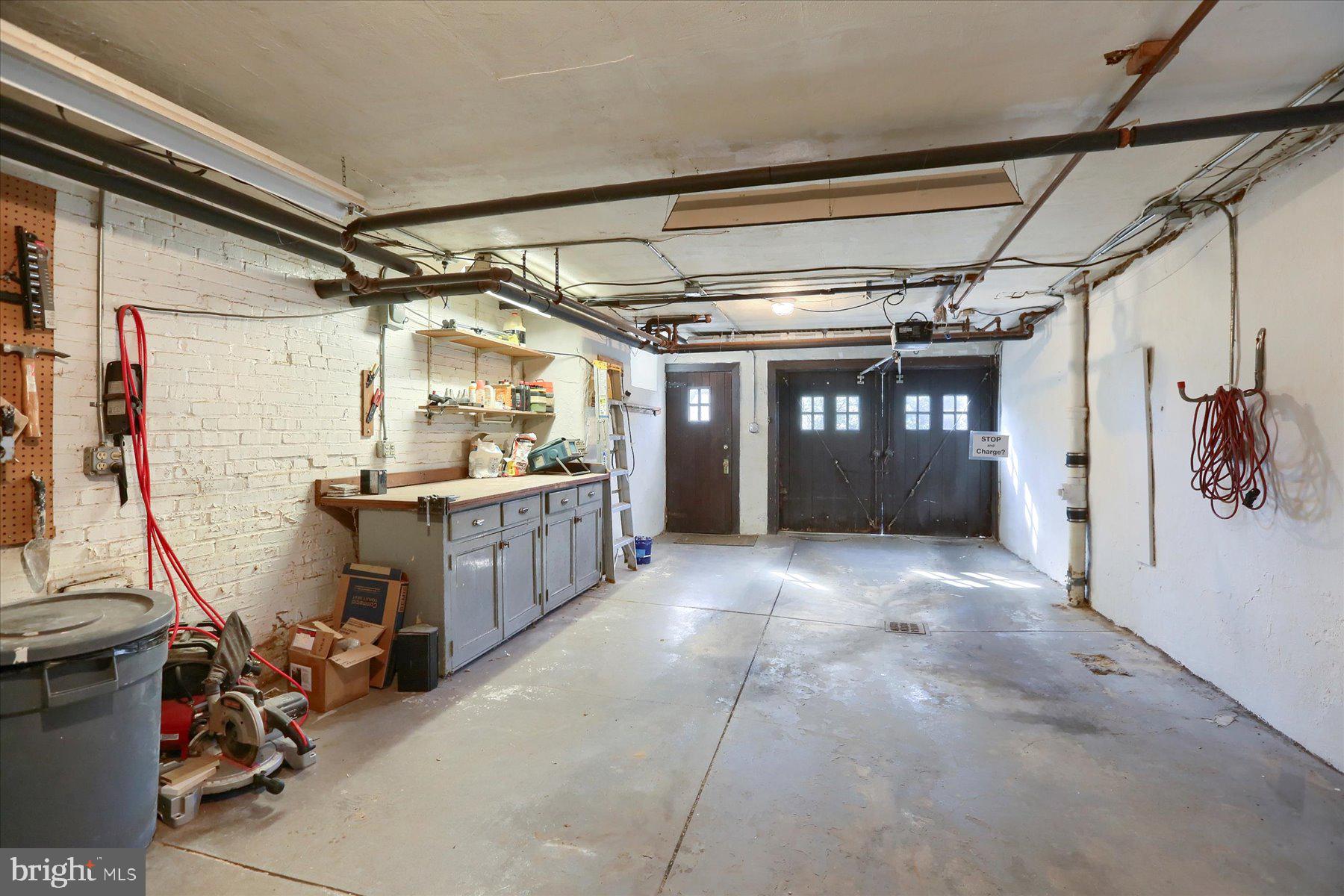 SCHOOL LANE HILLS - Residential