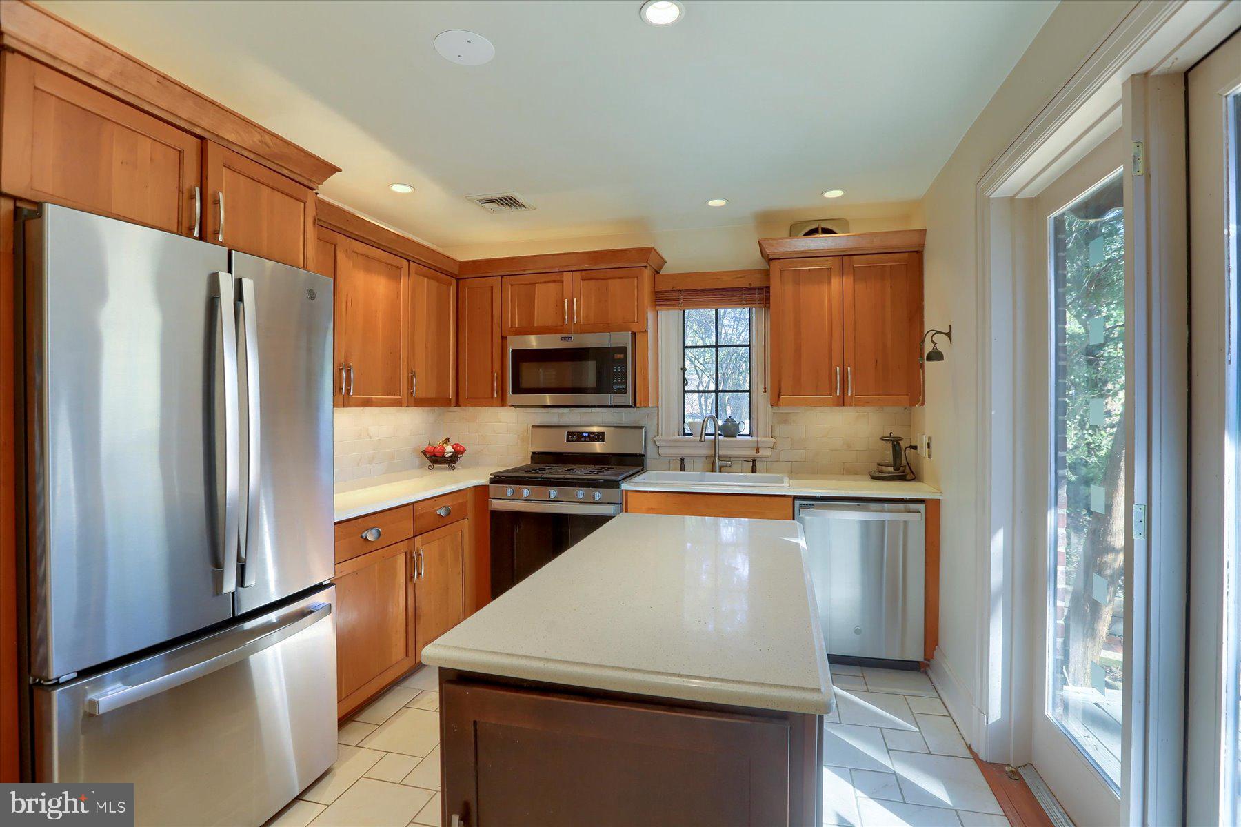 SCHOOL LANE HILLS - Residential