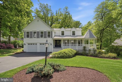 Photo of 1288 Auburn Grove Lane, RESTON, VA 20194 (MLS # VAFX2299798)